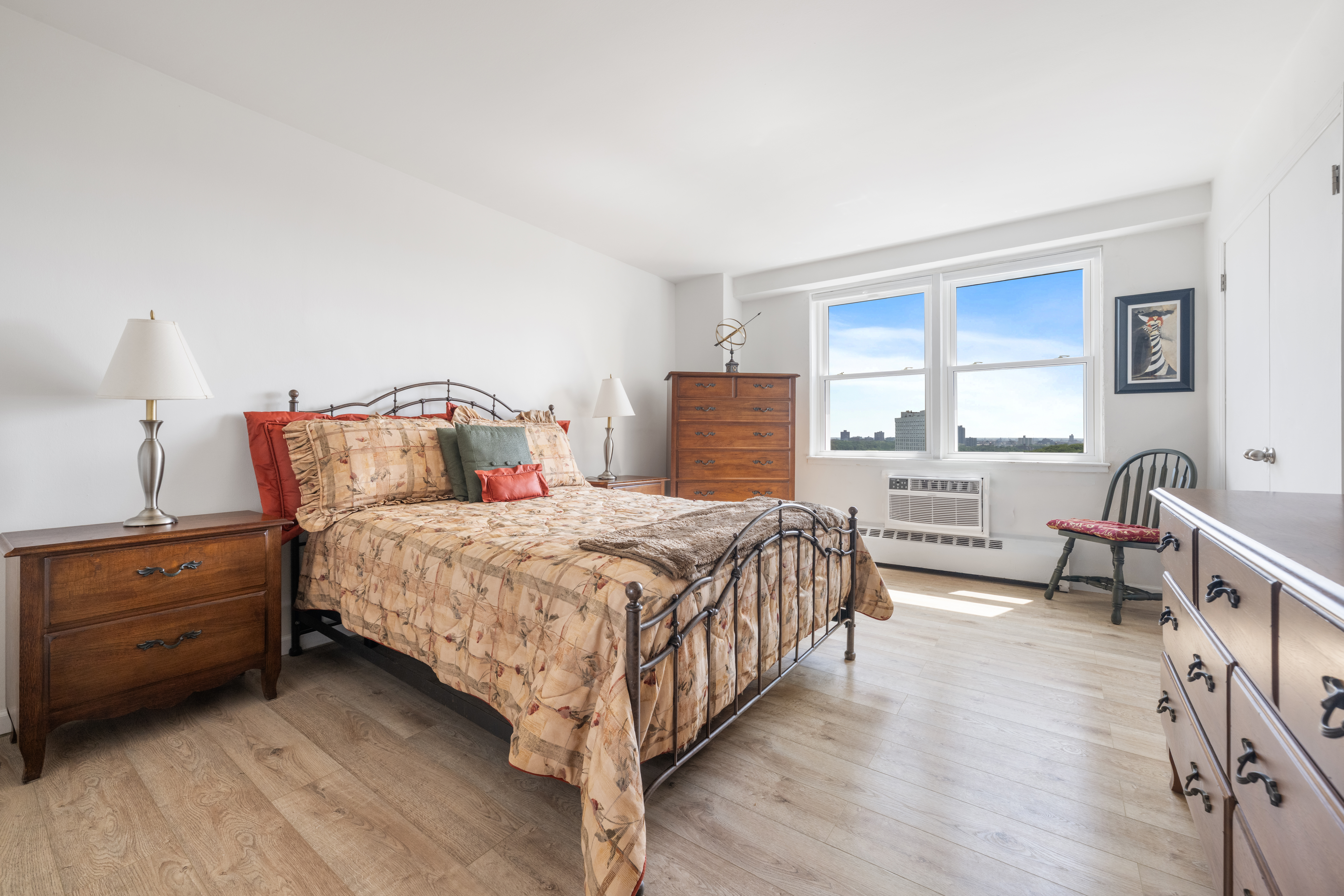  5700 Arlington Avenue - 物件實景