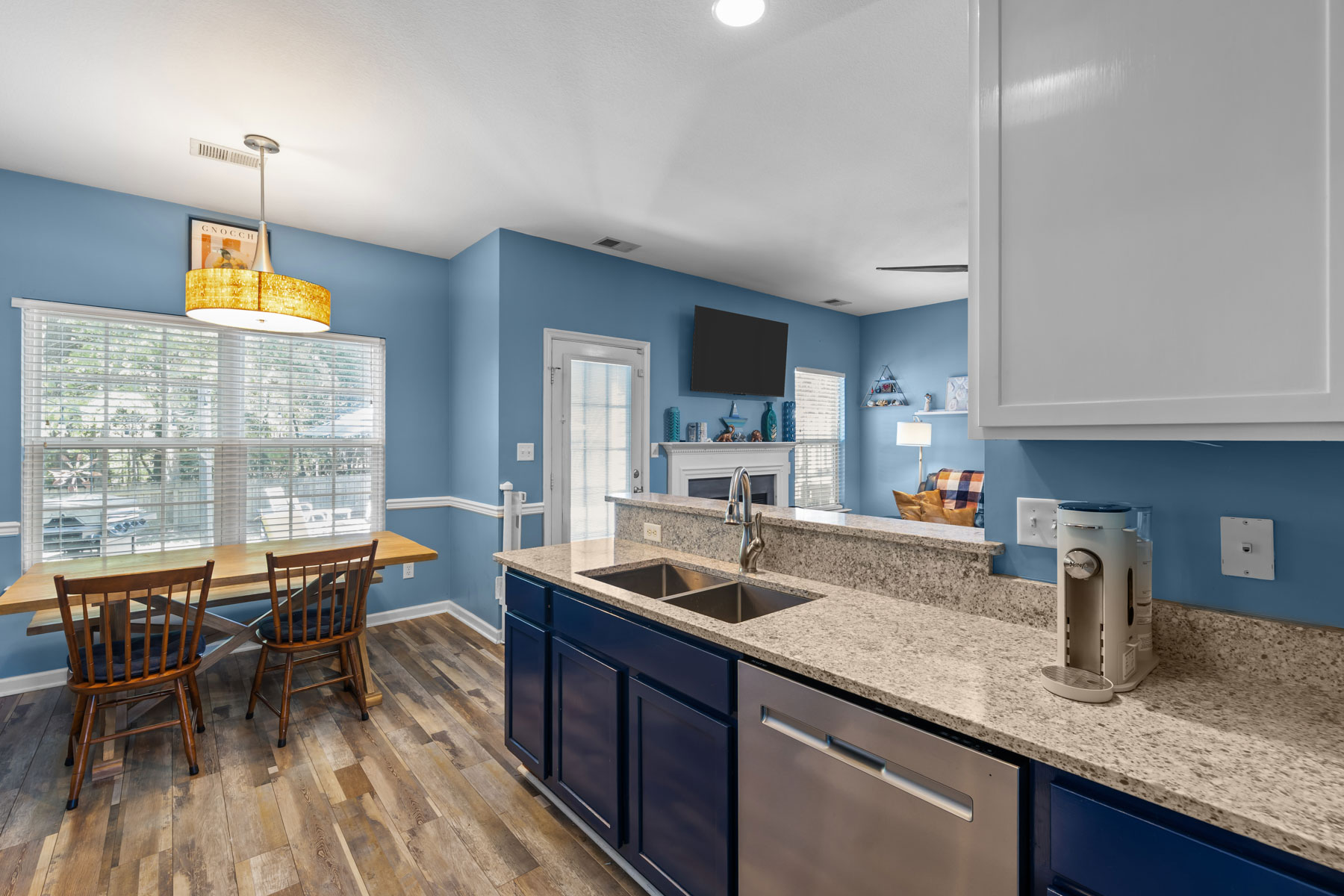  6823 Watch Harbour Circle, Hayes, VA 23072 - 物件實景