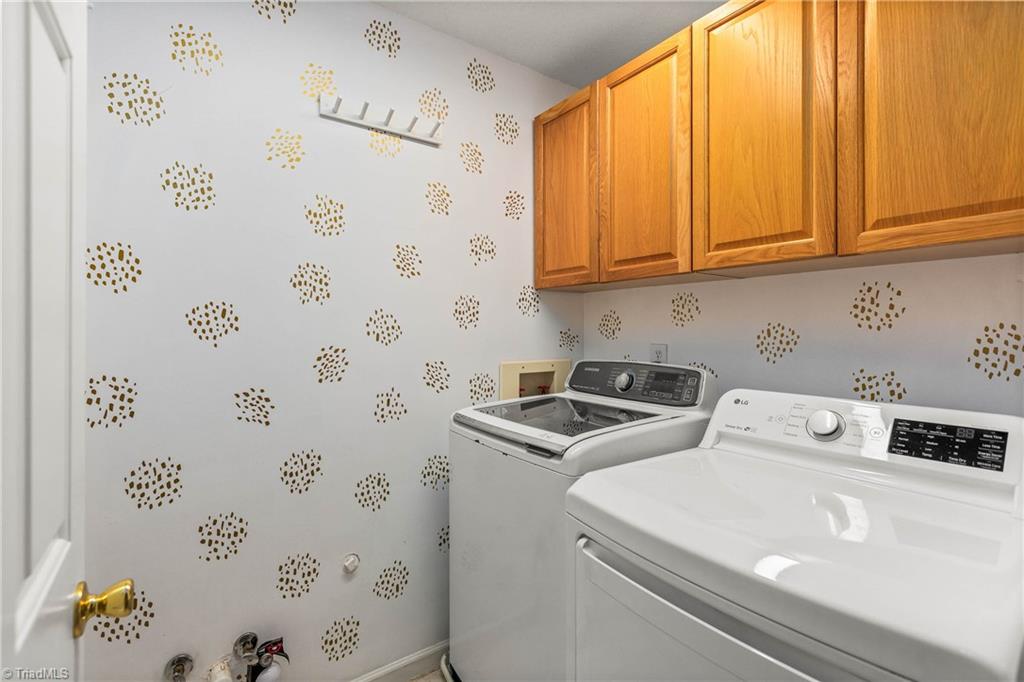 Clemmons, North Carolina, 27012, United States, 4 Bedrooms Bedrooms, ,3 BathroomsBathrooms,Residential,For Sale,1902242