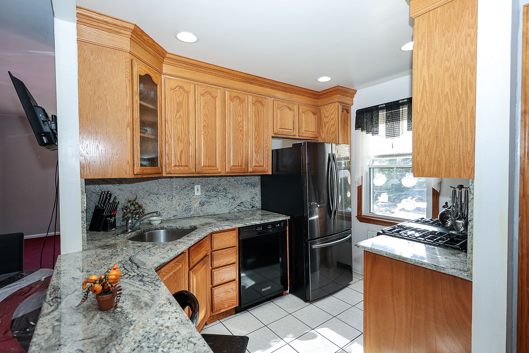  251-37 71st Road, Glen Oaks, NY, 11426 - 物件實景