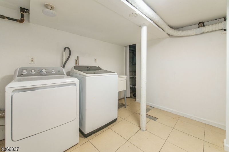 Pompton Lakes Boro, New Jersey, 07442, United States, 3 Bedrooms Bedrooms, ,3 BathroomsBathrooms,Residential,For Sale,1875678