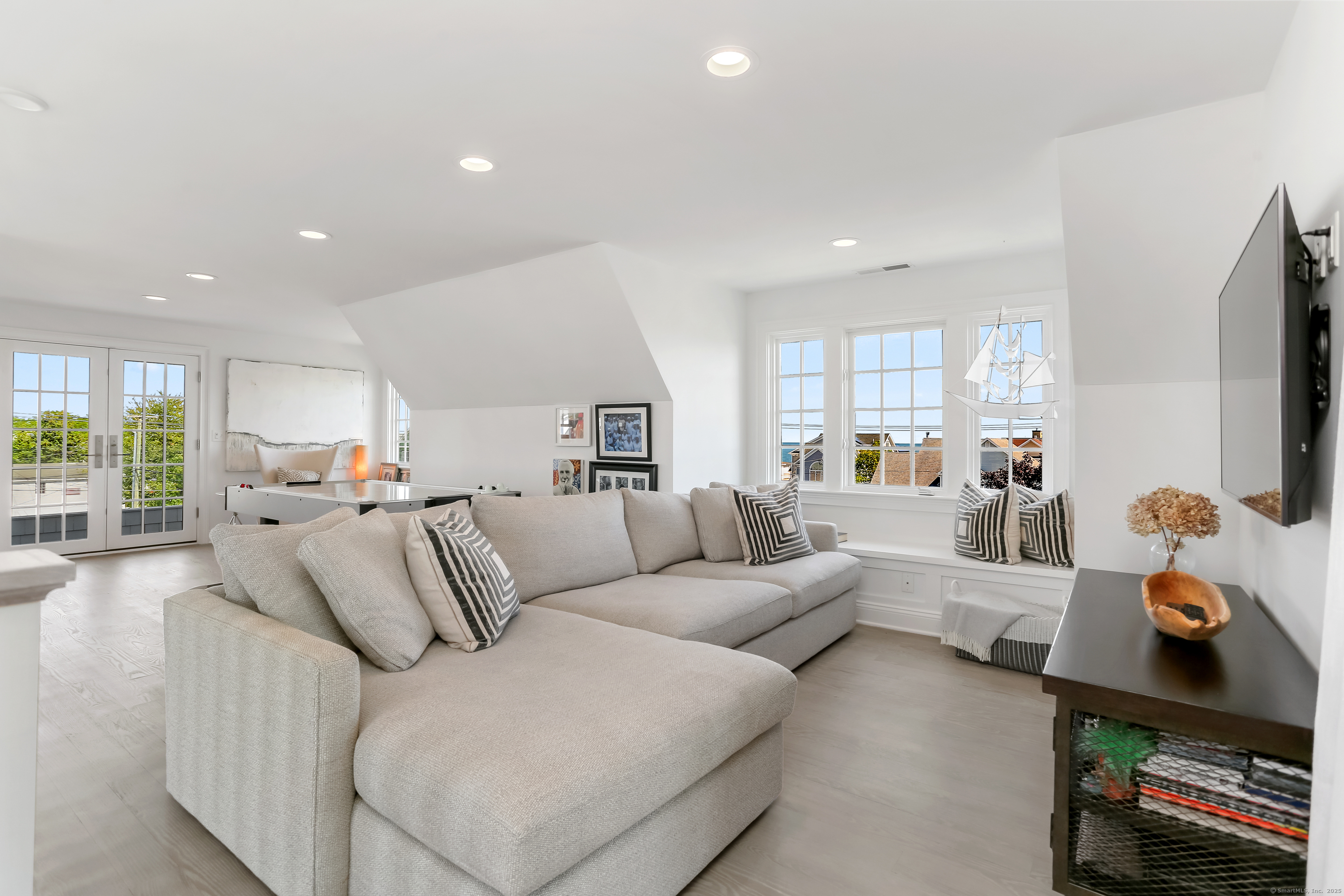 Fairfield, Connecticut, 06824, United States, 4 Bedrooms Bedrooms, ,5 BathroomsBathrooms,Residential,For Sale,1941072