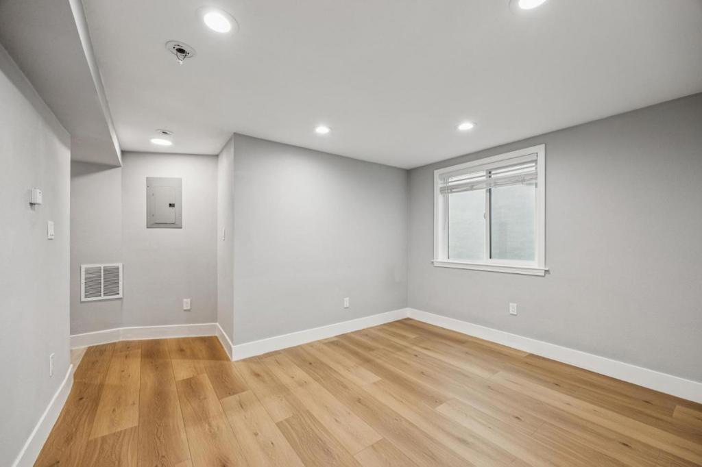 Daly City, California, 94015, United States, 5 Bedrooms Bedrooms, ,2 BathroomsBathrooms,Residential,For Sale,2010788