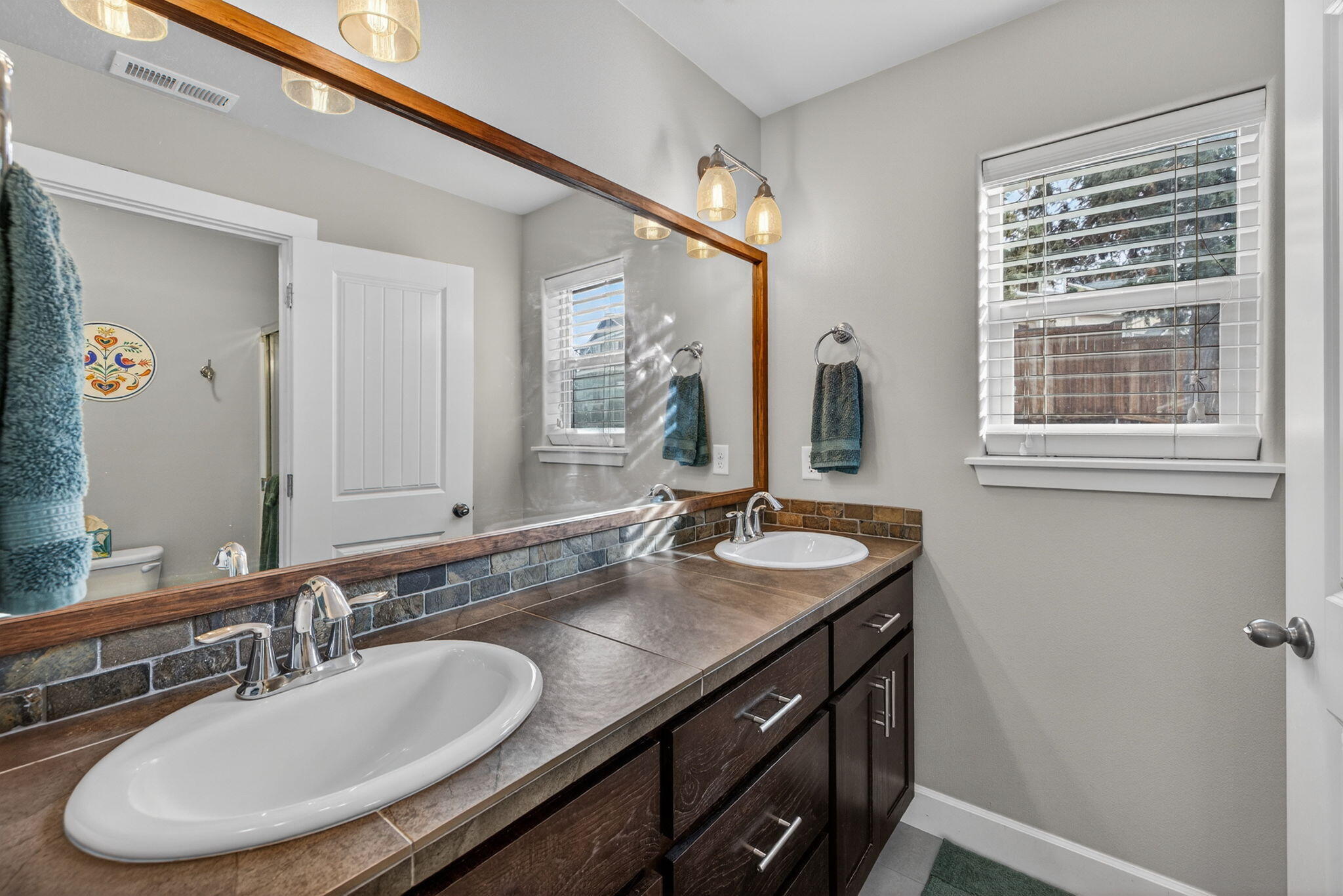 Bend, Oregon, 97701, United States, 4 Bedrooms Bedrooms, ,3 BathroomsBathrooms,Residential,For Sale,2003501