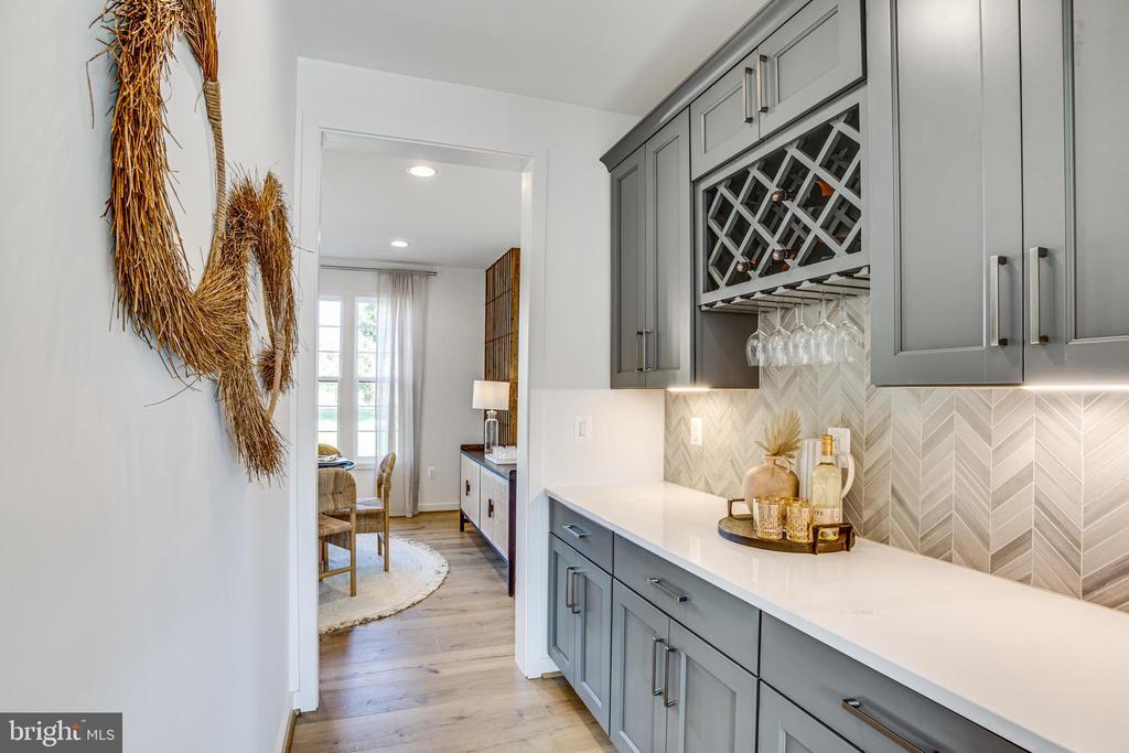 Fredericksburg, Virginia, 22406, United States, 4 Bedrooms Bedrooms, ,4 BathroomsBathrooms,Residential,For Sale,1849791