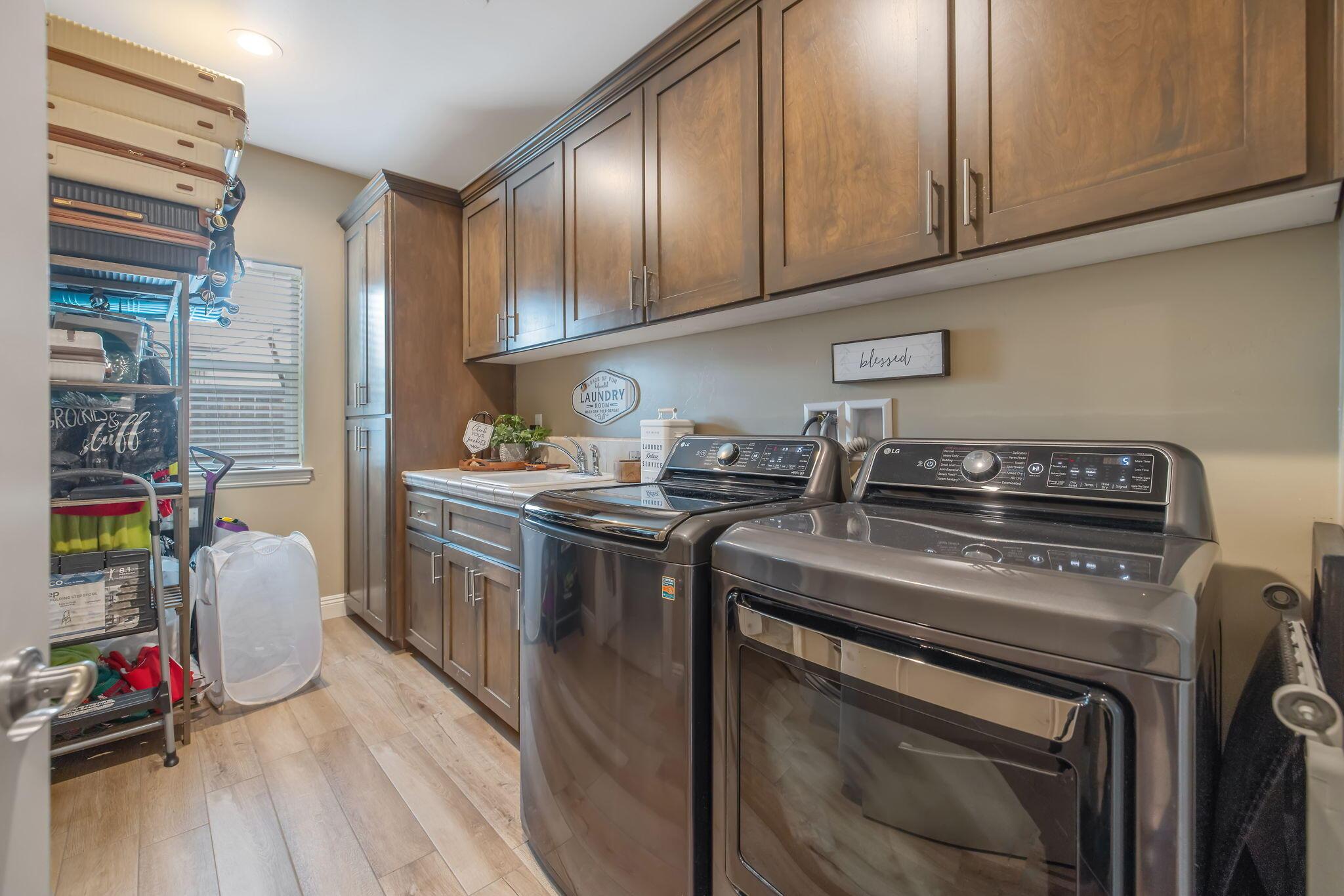 Visalia, California, 93292, United States, 4 Bedrooms Bedrooms, ,2 BathroomsBathrooms,Residential,For Sale,1995431