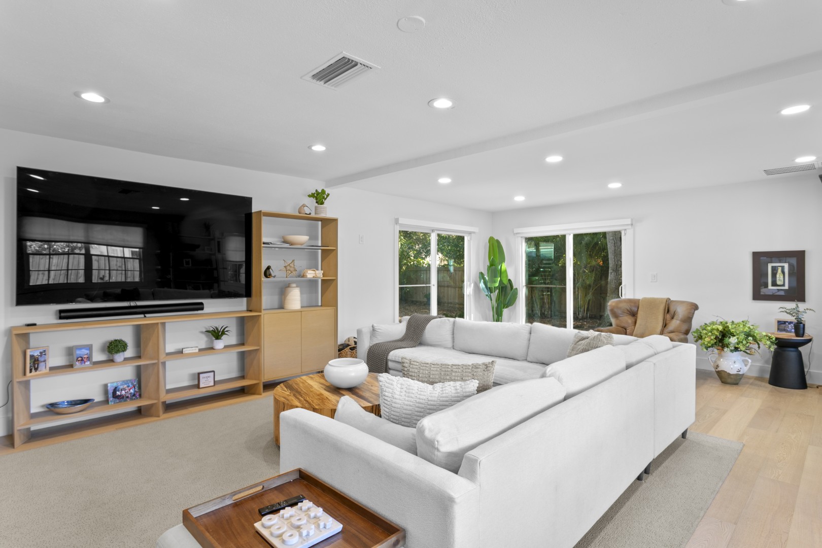 Tampa, Florida, 33629, United States, 4 Bedrooms Bedrooms, ,5 BathroomsBathrooms,Residential,For Sale,2010401