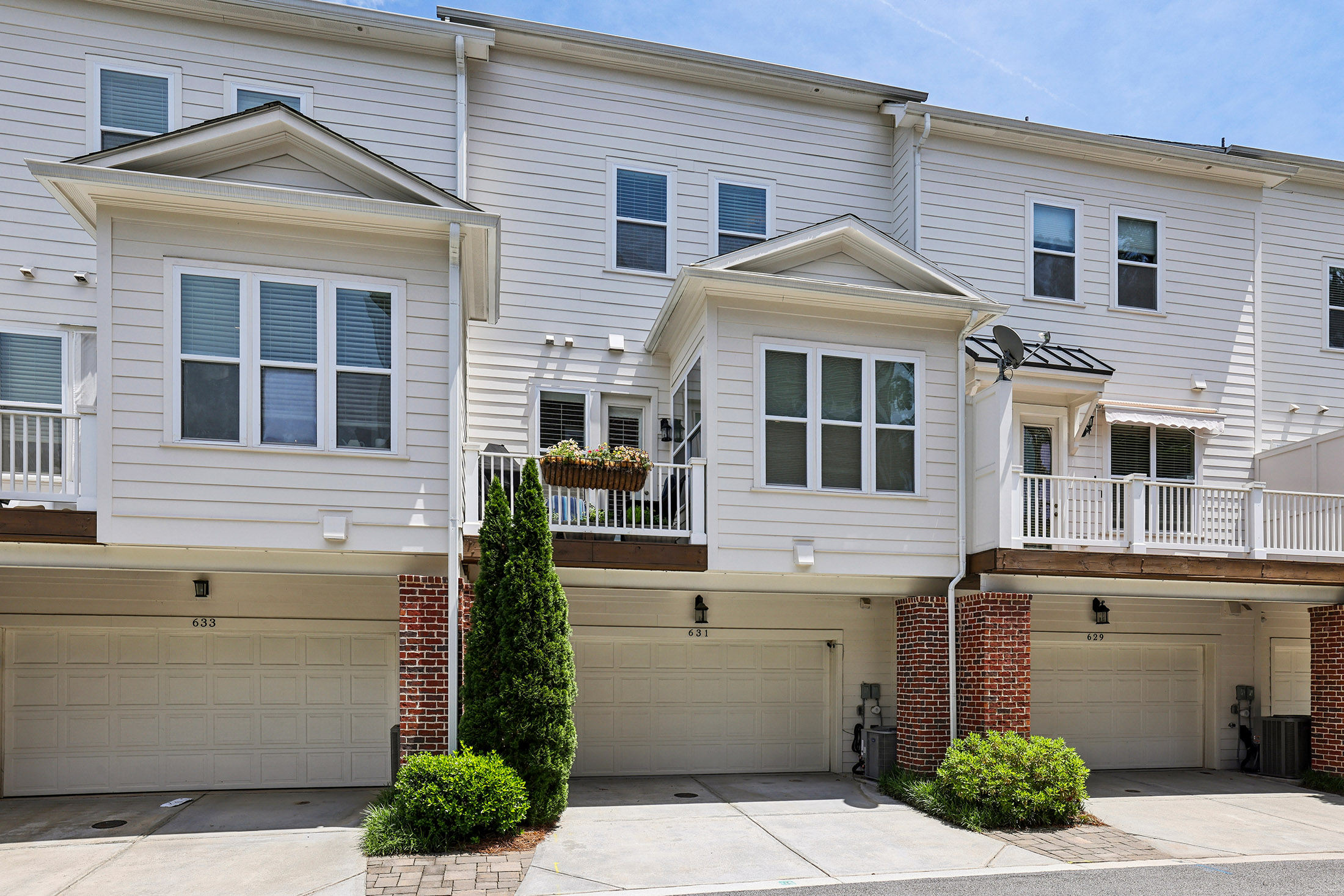  Stunning Three-story Townhome - 物件實景