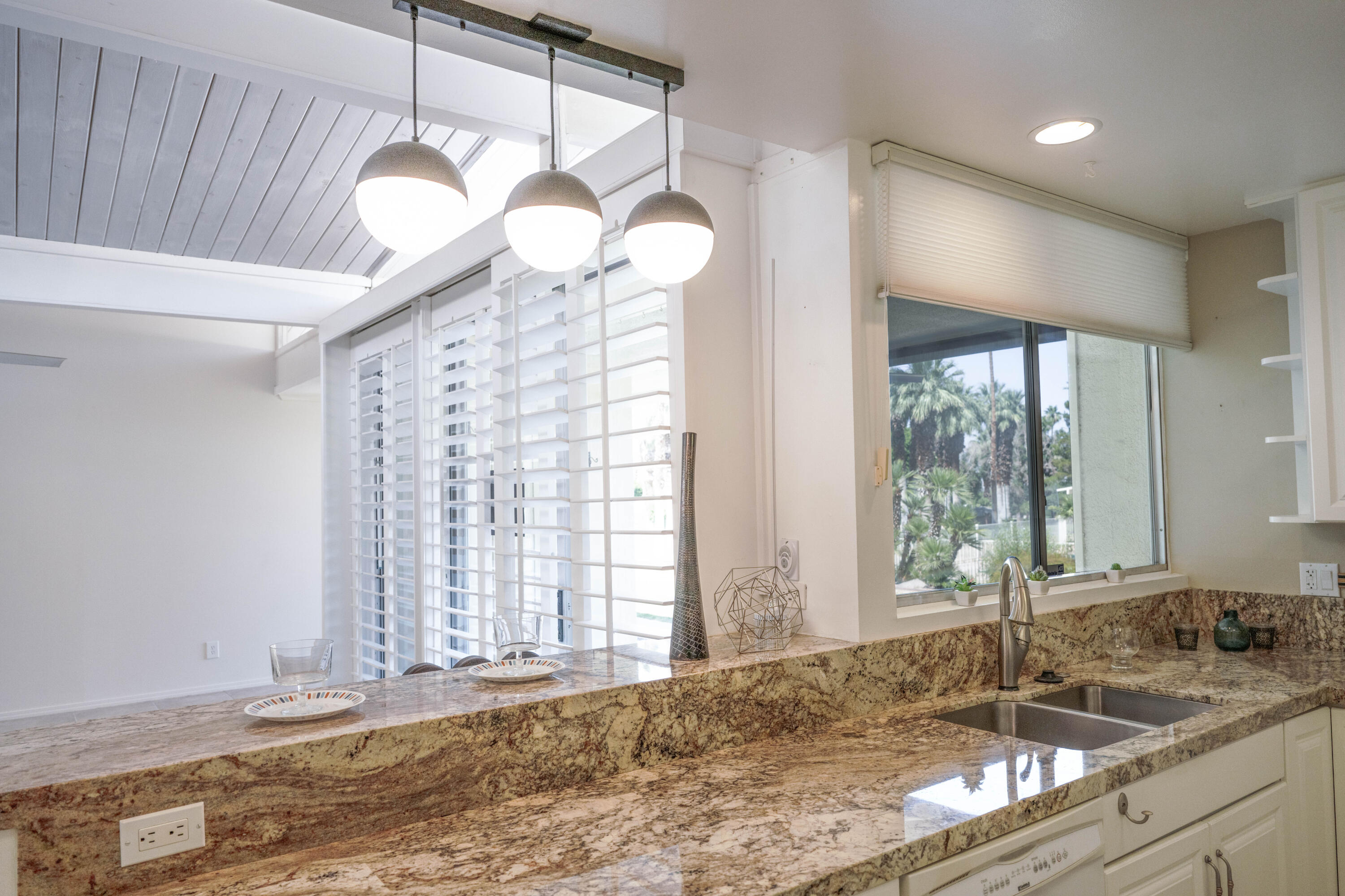 Palm Desert, California, 92260, United States, 2 Bedrooms Bedrooms, ,2 BathroomsBathrooms,Residential,For Sale,1805960