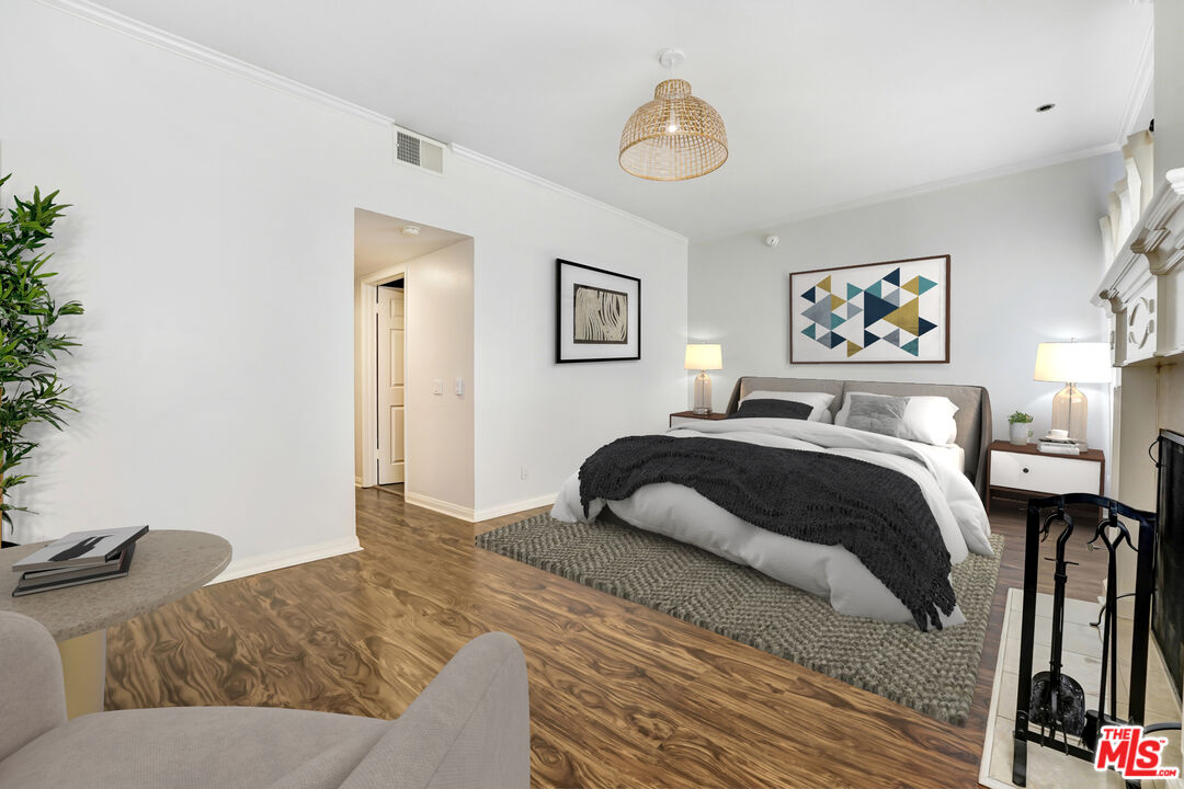Sherman Oaks, California, 91403, United States, 2 Bedrooms Bedrooms, ,3 BathroomsBathrooms,Residential,For Sale,1900859