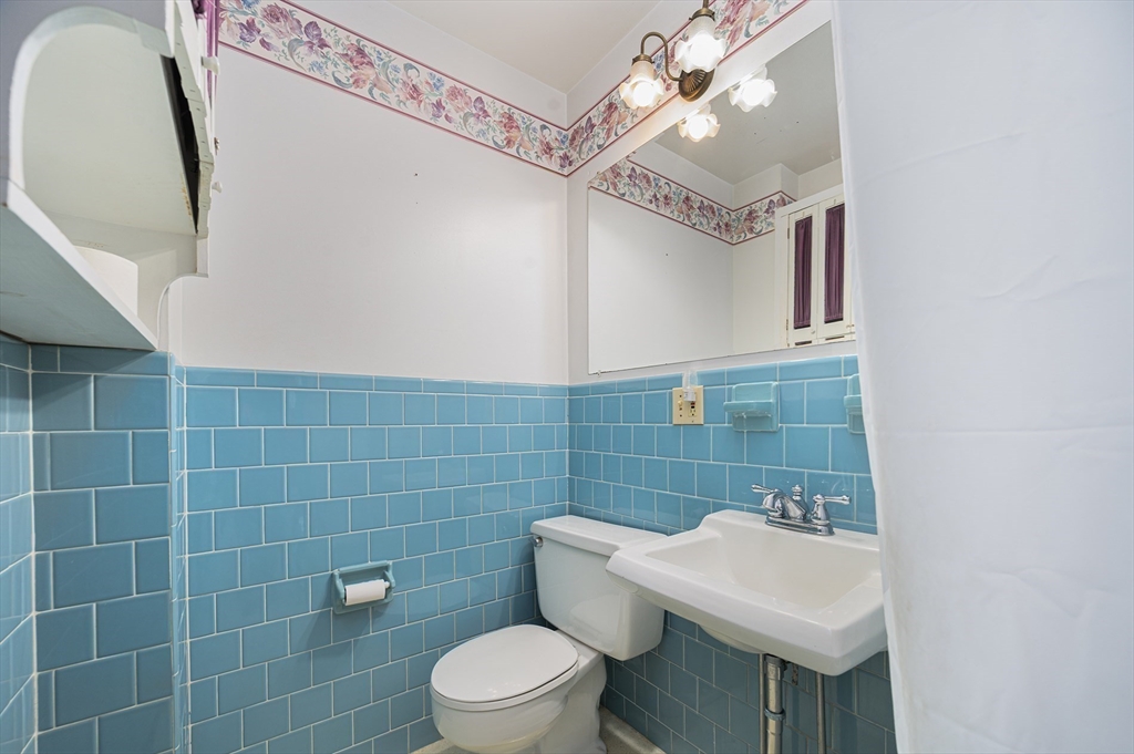 Northbridge, Massachusetts, 01534, United States, 3 Bedrooms Bedrooms, ,1 BathroomBathrooms,Residential,For Sale,1992479