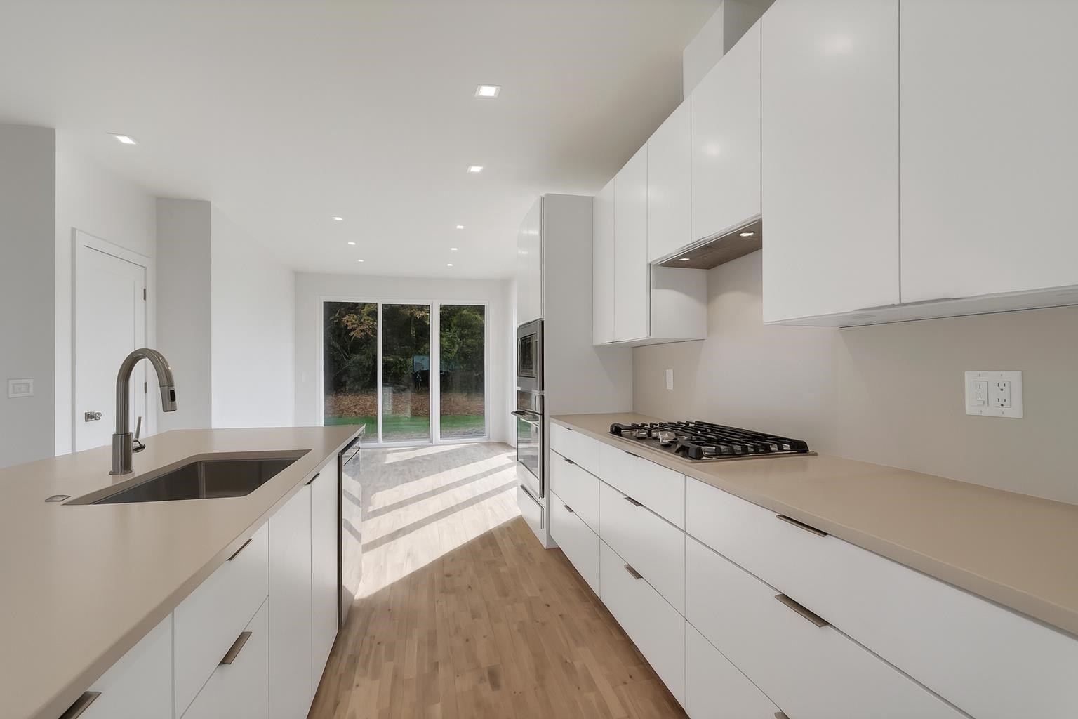 DE PERE, Wisconsin, 54115, United States, 2 Bedrooms Bedrooms, ,3 BathroomsBathrooms,Residential,For Sale,1982656