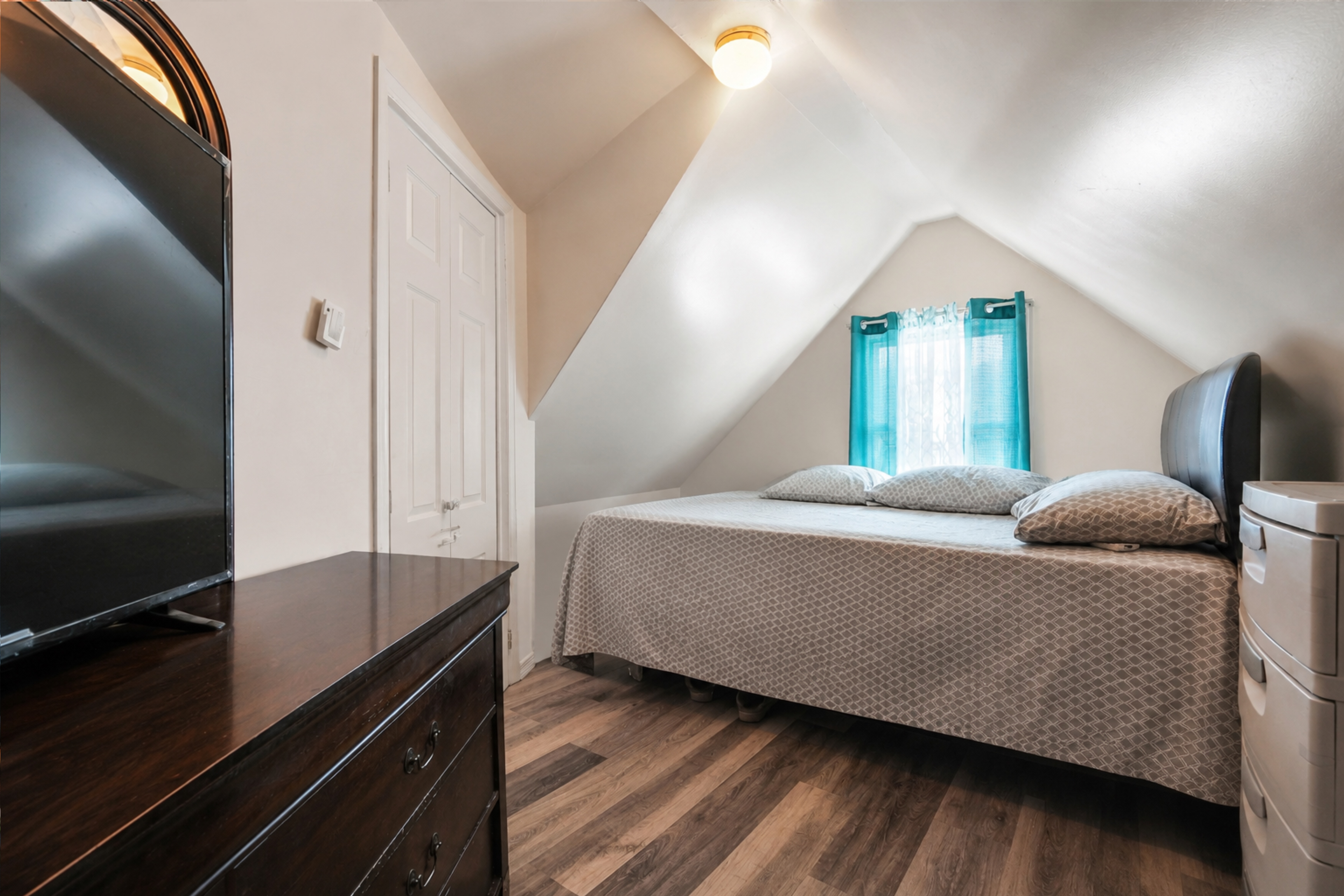 Queens Village, New York, 11429, United States, 4 Bedrooms Bedrooms, ,3 BathroomsBathrooms,Residential,For Sale,2048464