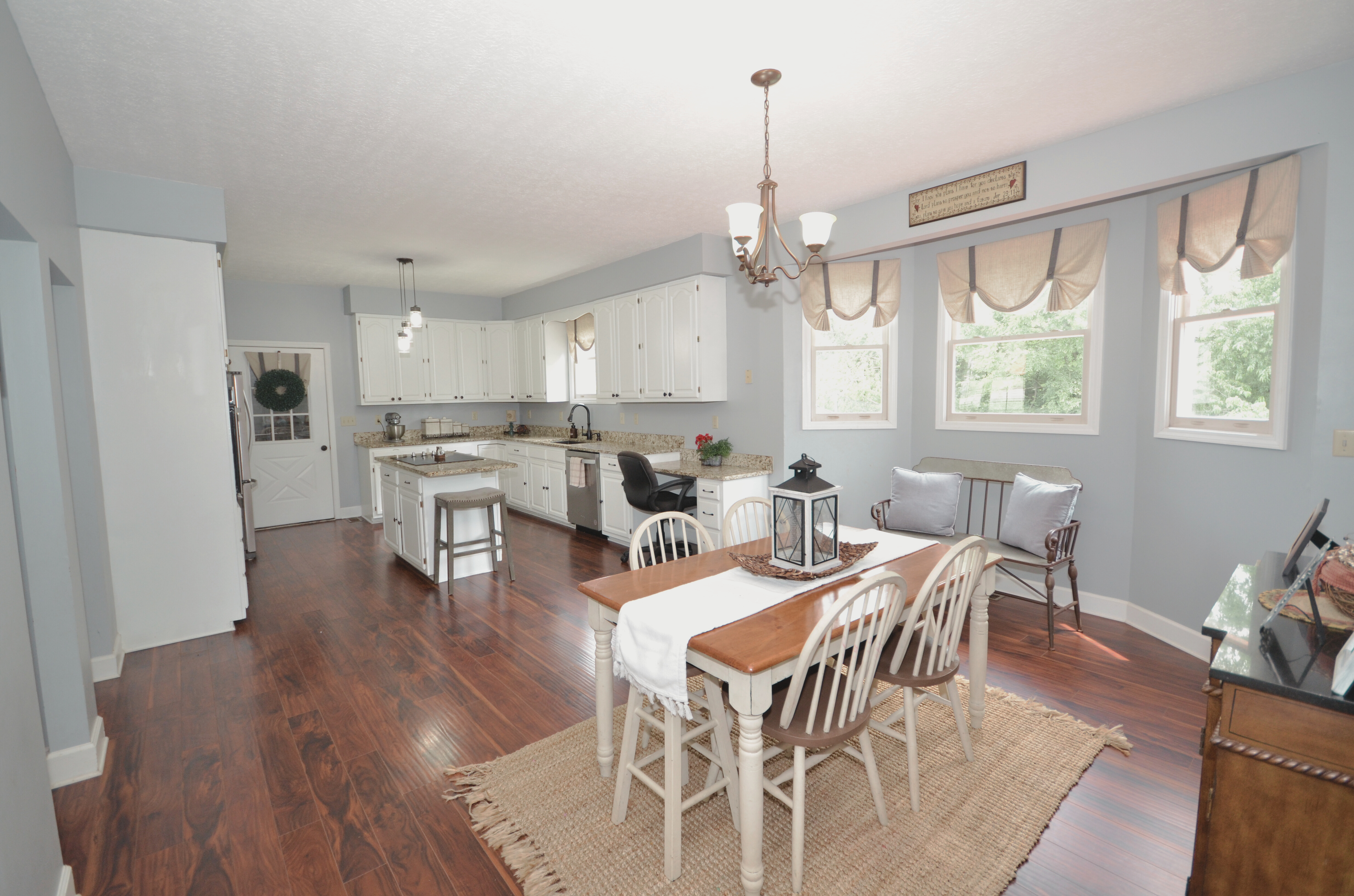 Kodak, Tennessee, 37764, United States, 4 Bedrooms Bedrooms, ,3 BathroomsBathrooms,Residential,For Sale,1887737