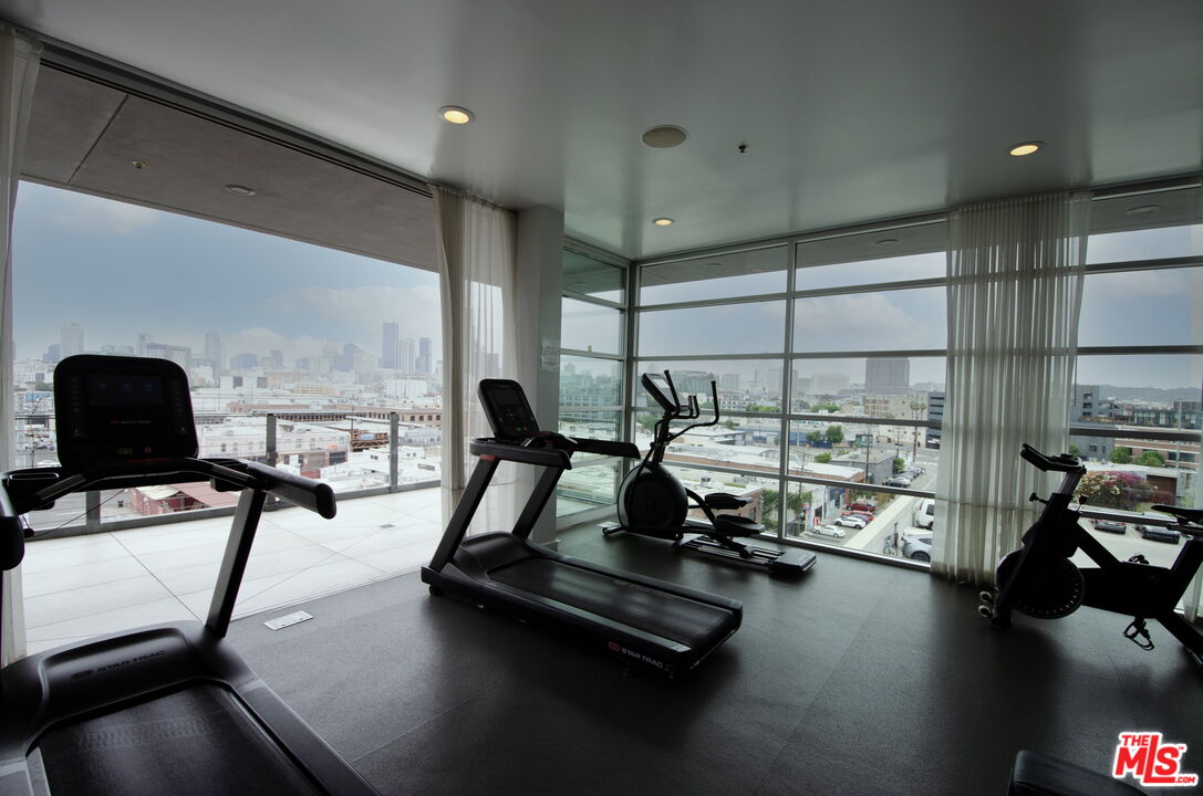 Los Angeles, California, 90013, United States, 1 Bedroom Bedrooms, ,1 BathroomBathrooms,Residential,For Sale,1906758