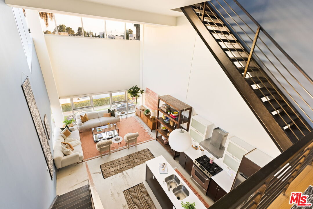 Los Angeles, California, 90038, United States, 2 Bedrooms Bedrooms, ,2 BathroomsBathrooms,Residential,For Sale,1917105