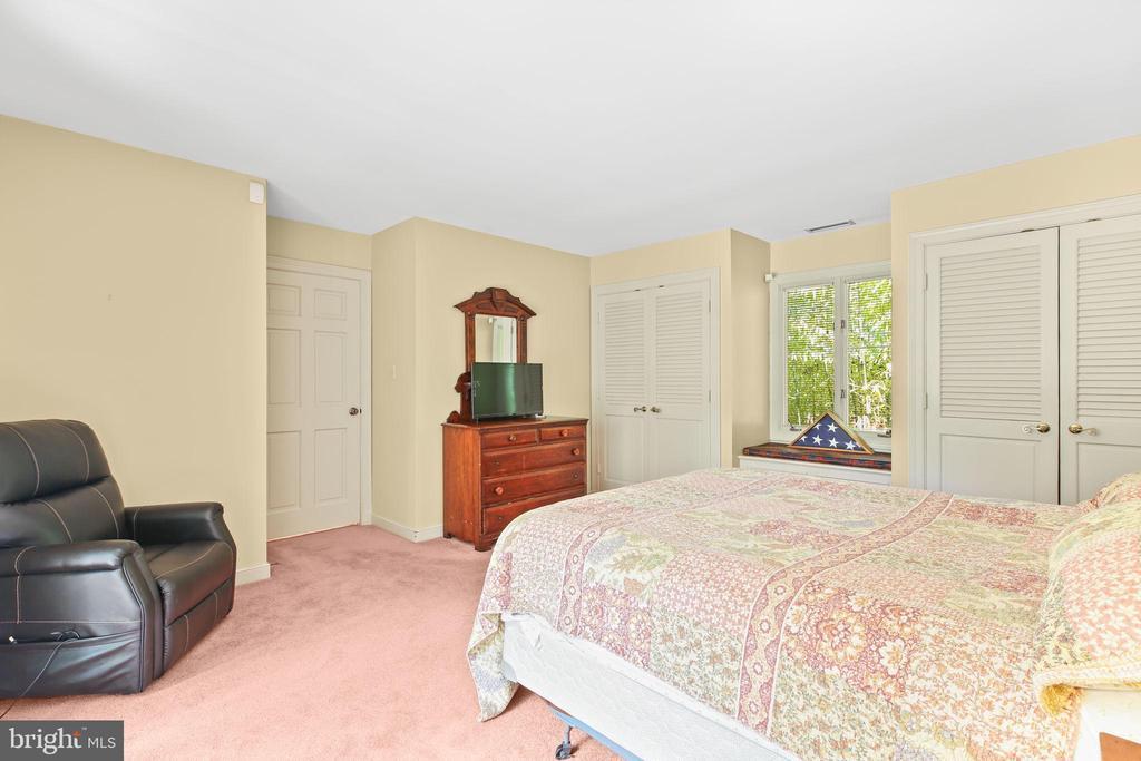 Fredericksburg, Virginia, 22401, United States, 4 Bedrooms Bedrooms, ,4 BathroomsBathrooms,Residential,For Sale,1917232