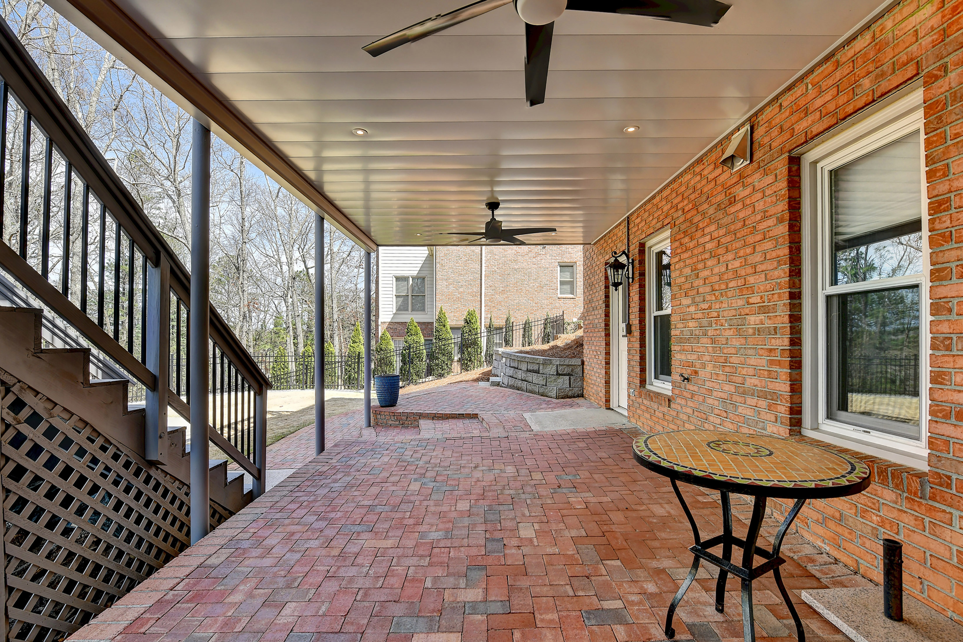  Lovely Brick Traditional Home - 物件實景
