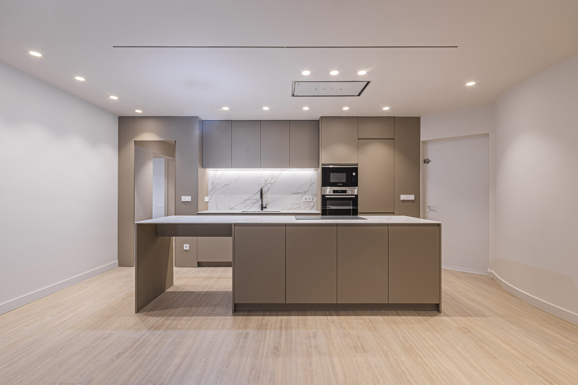 Fantastic renovated apartment with large garden at the living room level - 物件實景