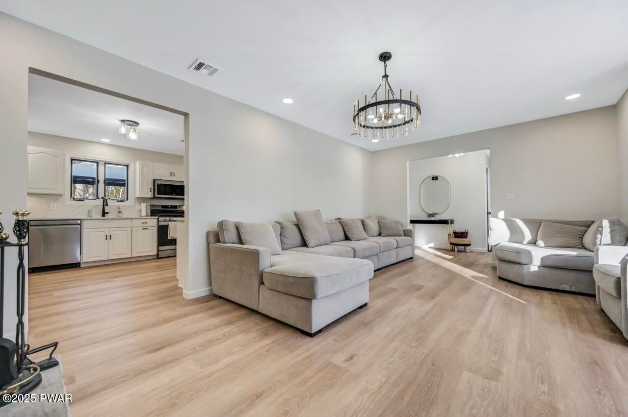 Lords Valley, Pennsylvania, 18428, United States, 6 Bedrooms Bedrooms, ,3 BathroomsBathrooms,Residential,For Sale,2001480