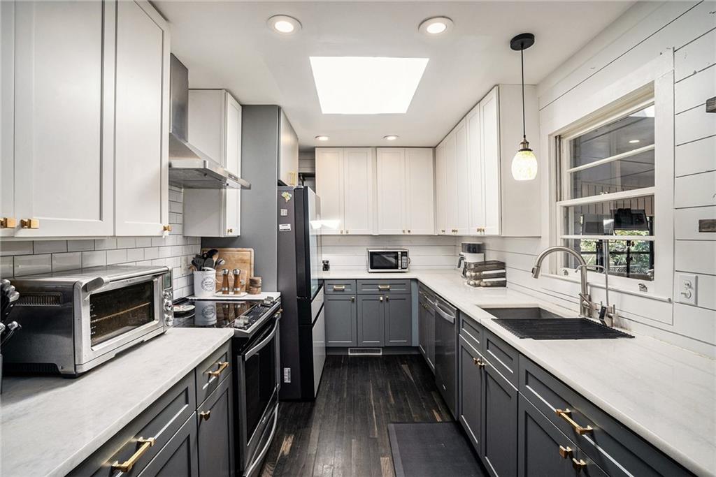 Smyrna, Georgia, 30082, United States, 4 Bedrooms Bedrooms, ,2 BathroomsBathrooms,Residential,For Sale,1987349