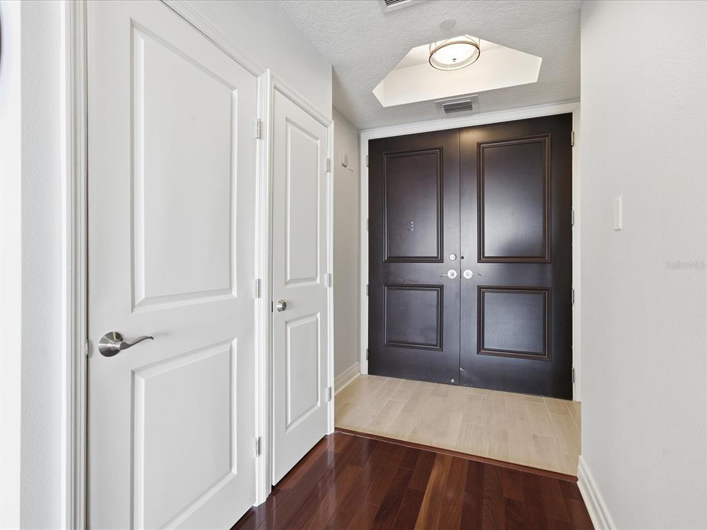 Tampa, Florida, 33602, United States, 2 Bedrooms Bedrooms, ,3 BathroomsBathrooms,Residential,For Sale,2003019