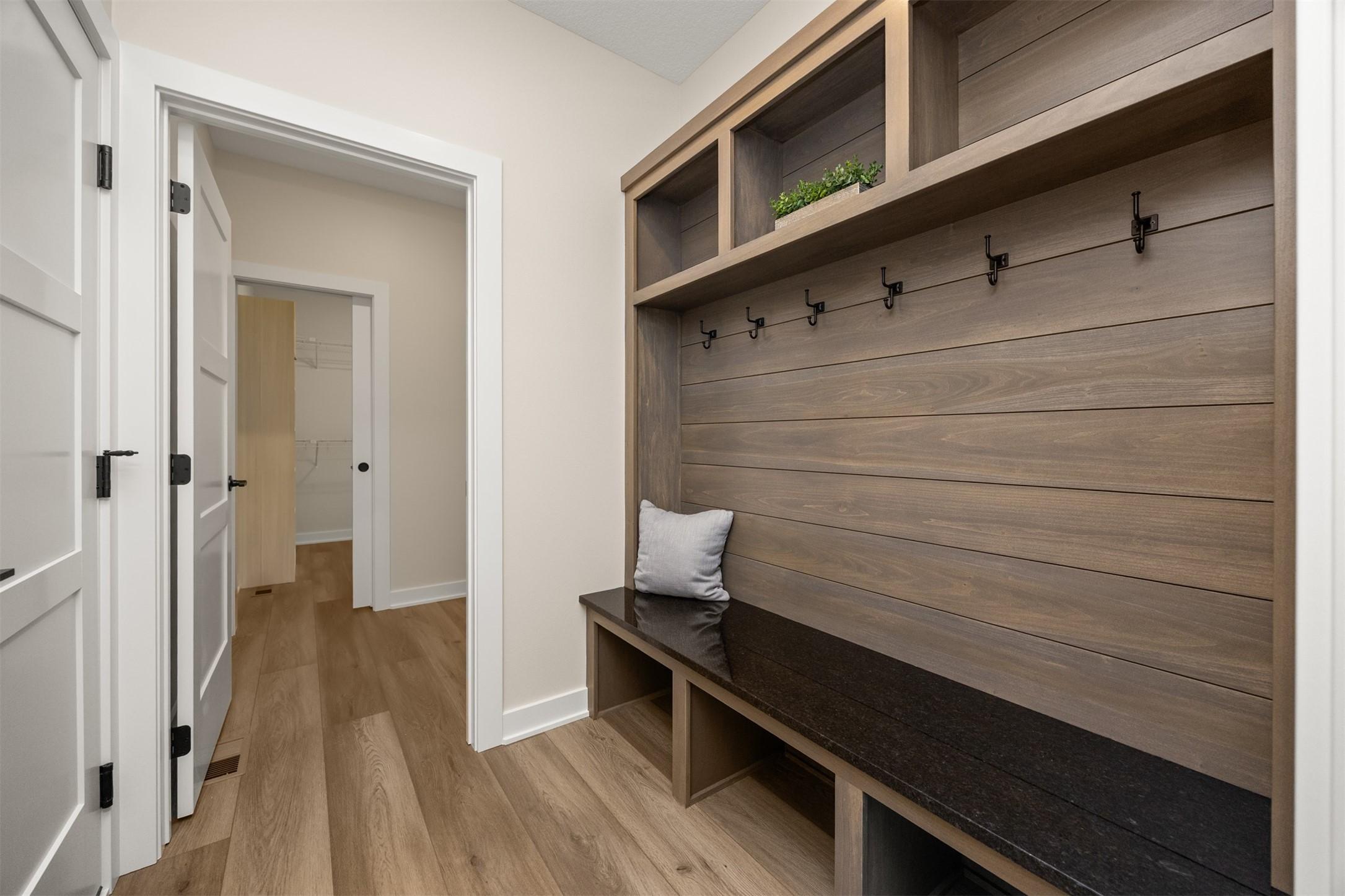 Urbandale, Iowa, 50323, United States, 4 Bedrooms Bedrooms, ,3 BathroomsBathrooms,Residential,For Sale,1975900