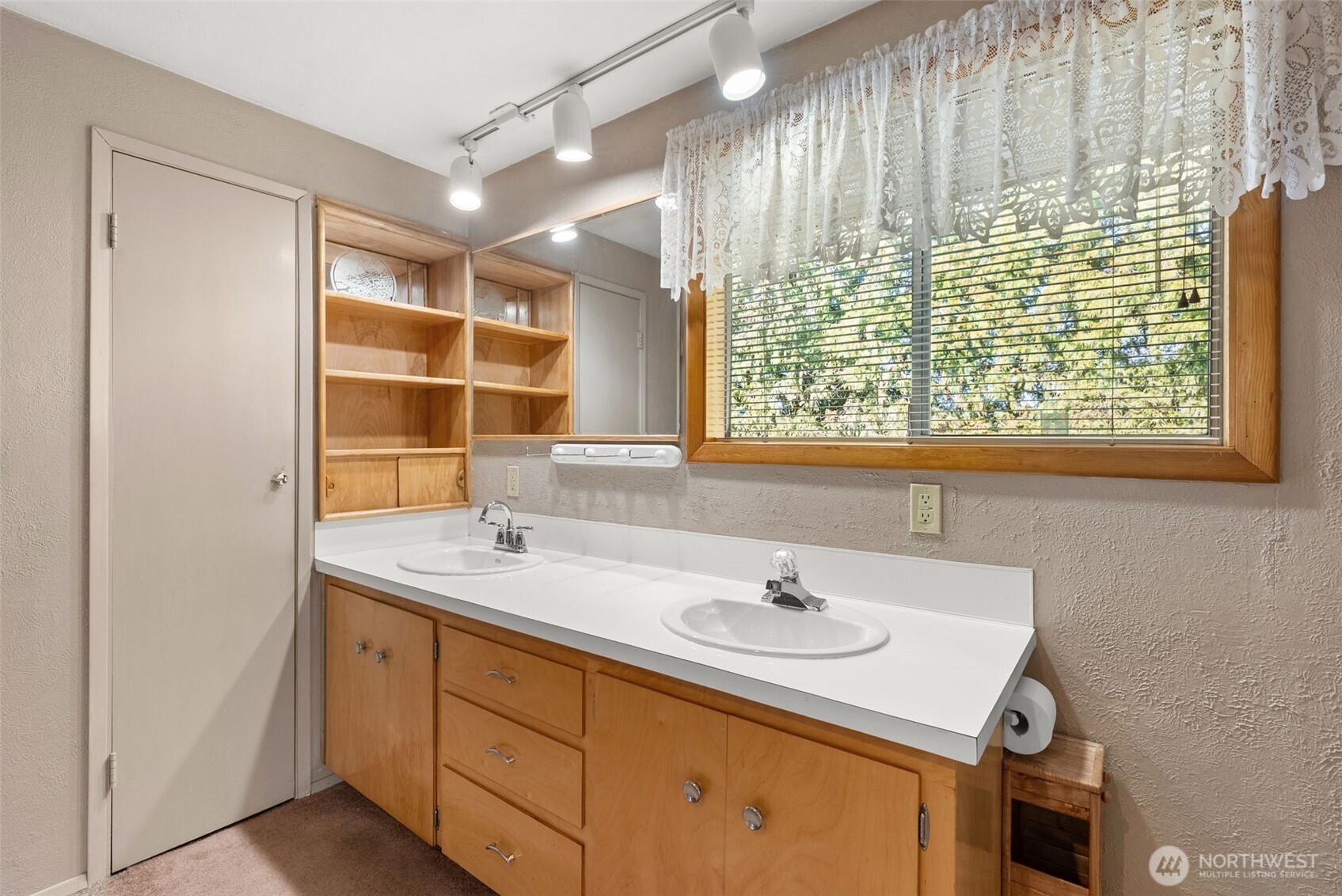 Chehalis, Washington, 98532, United States, 2 Bedrooms Bedrooms, ,1 BathroomBathrooms,Residential,For Sale,2015709