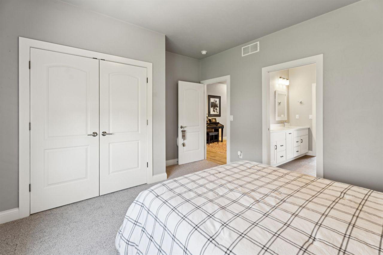 MENASHA, Wisconsin, 54952, United States, 6 Bedrooms Bedrooms, ,4 BathroomsBathrooms,Residential,For Sale,1807360