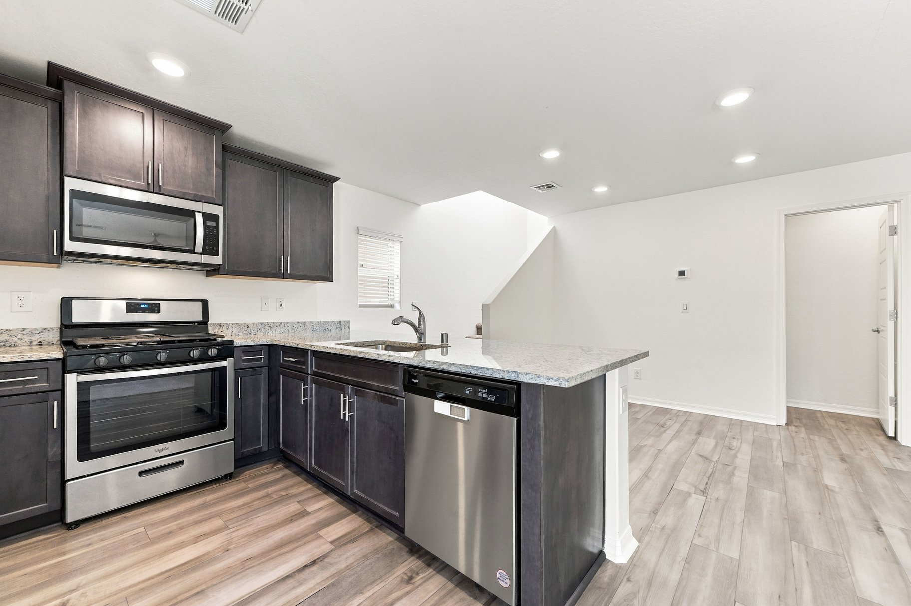  Move-In Ready Home with Great Investment Potential - 物件實景