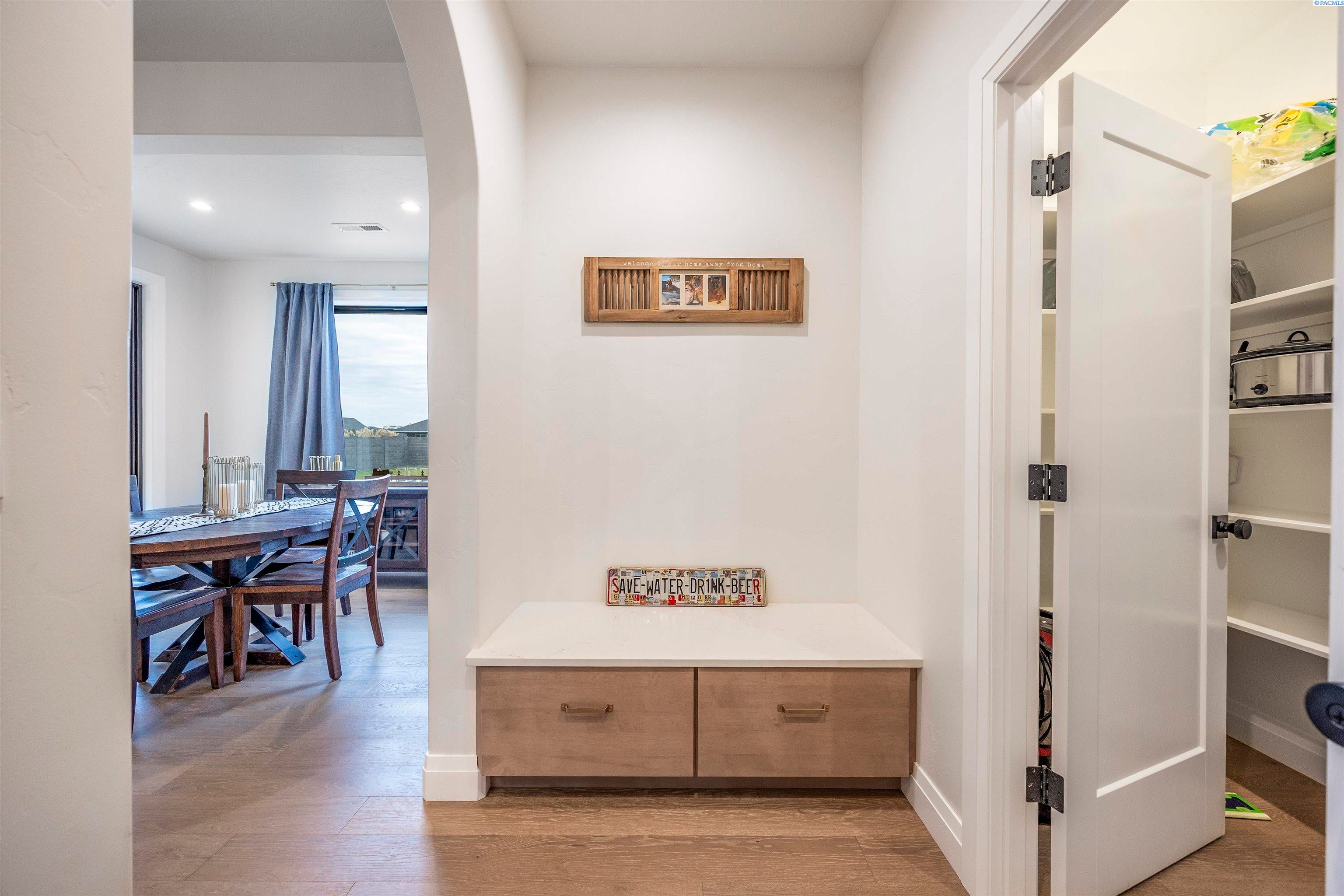 Pasco, Washington, 99301, United States, 4 Bedrooms Bedrooms, ,3 BathroomsBathrooms,Residential,For Sale,2005425