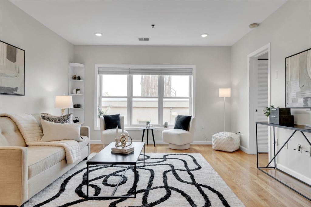 Cambridge, Massachusetts, 02140, United States, 2 Bedrooms Bedrooms, ,2 BathroomsBathrooms,Residential,For Sale,1939324