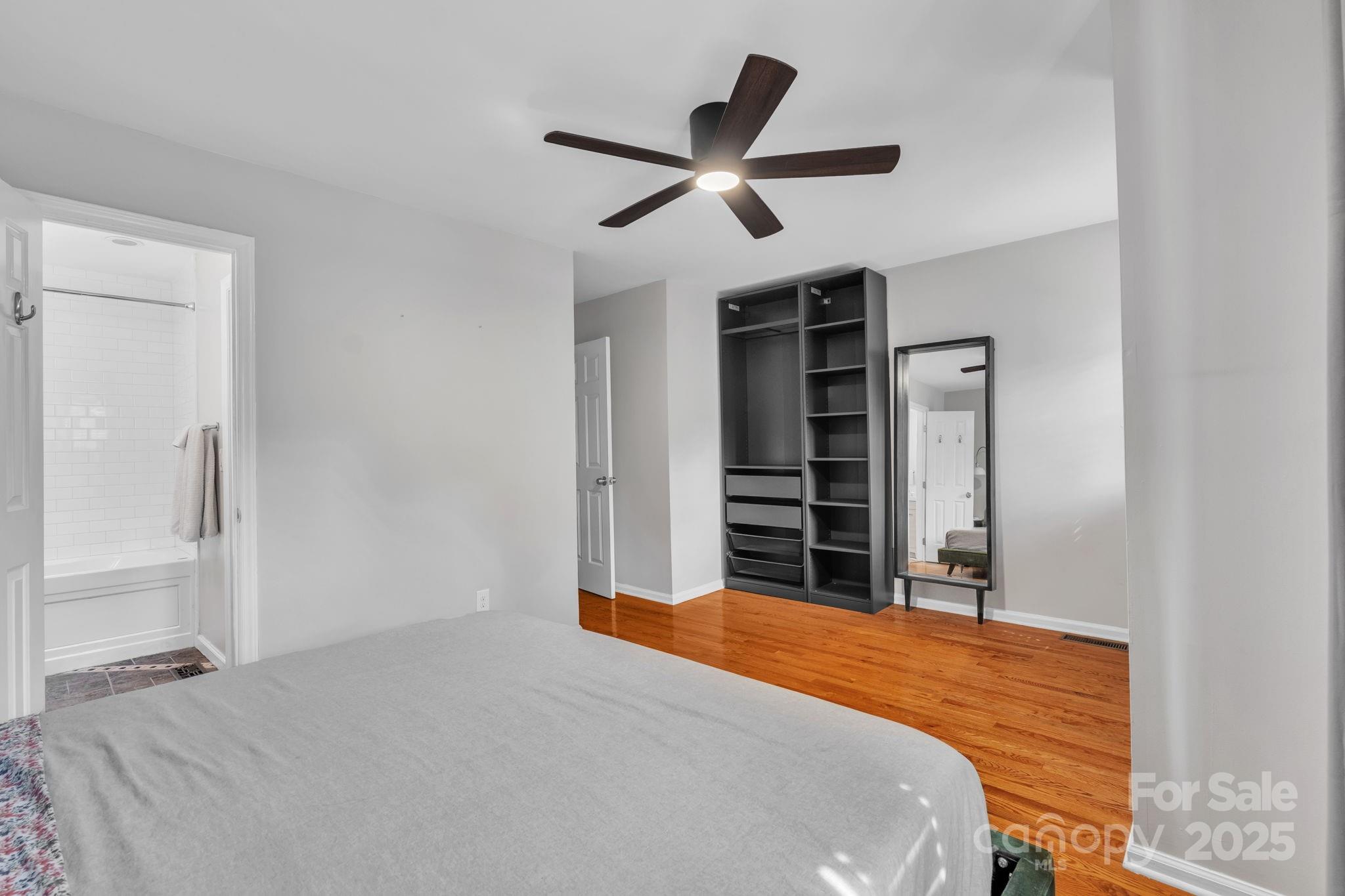 Charlotte, North Carolina, 28202, United States, 3 Bedrooms Bedrooms, ,3 BathroomsBathrooms,Residential,For Sale,1939897