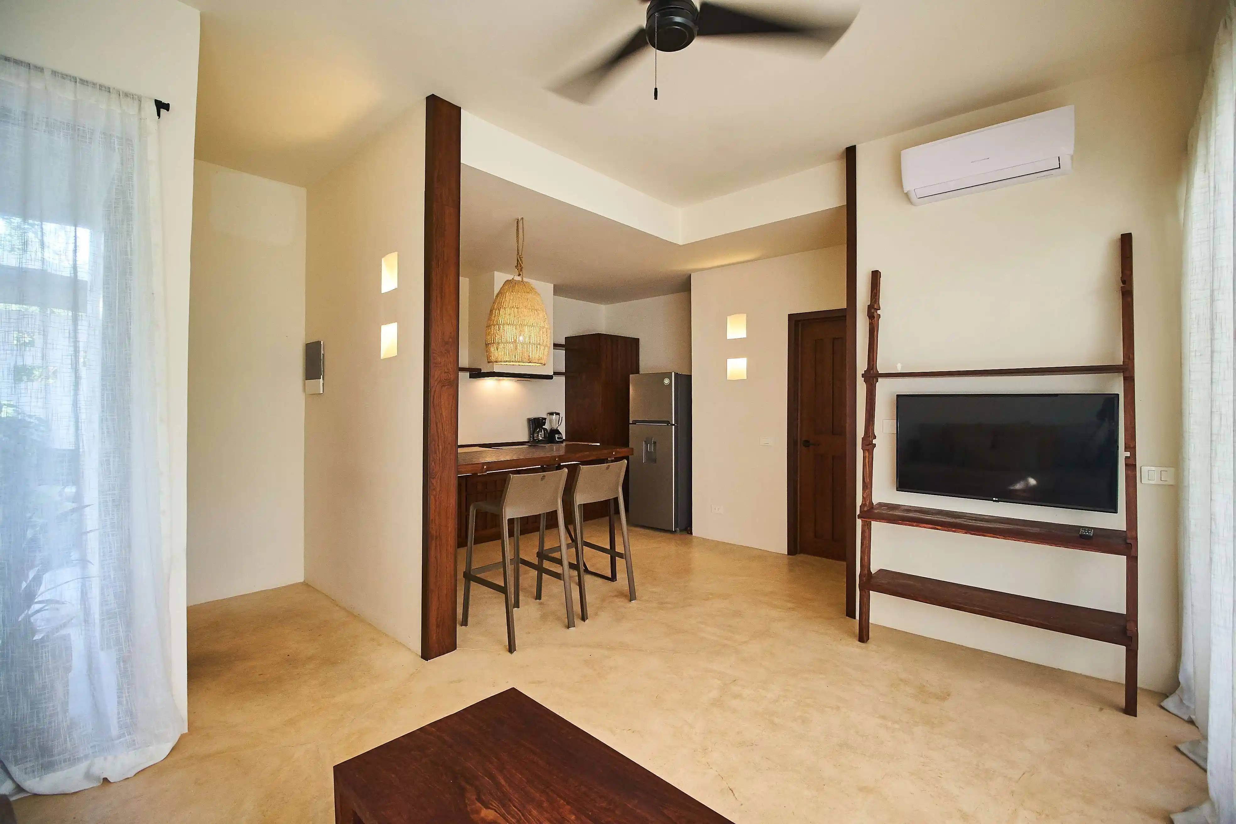  Turnkey Investment: 13-Unit Complex at Market Price - 物件實景