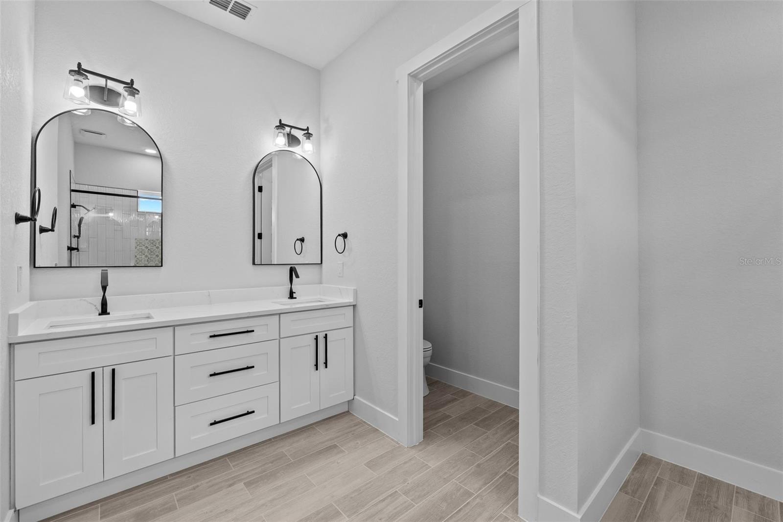 WINTER HAVEN, Florida, 33884, United States, 3 Bedrooms Bedrooms, ,3 BathroomsBathrooms,Residential,For Sale,1976731