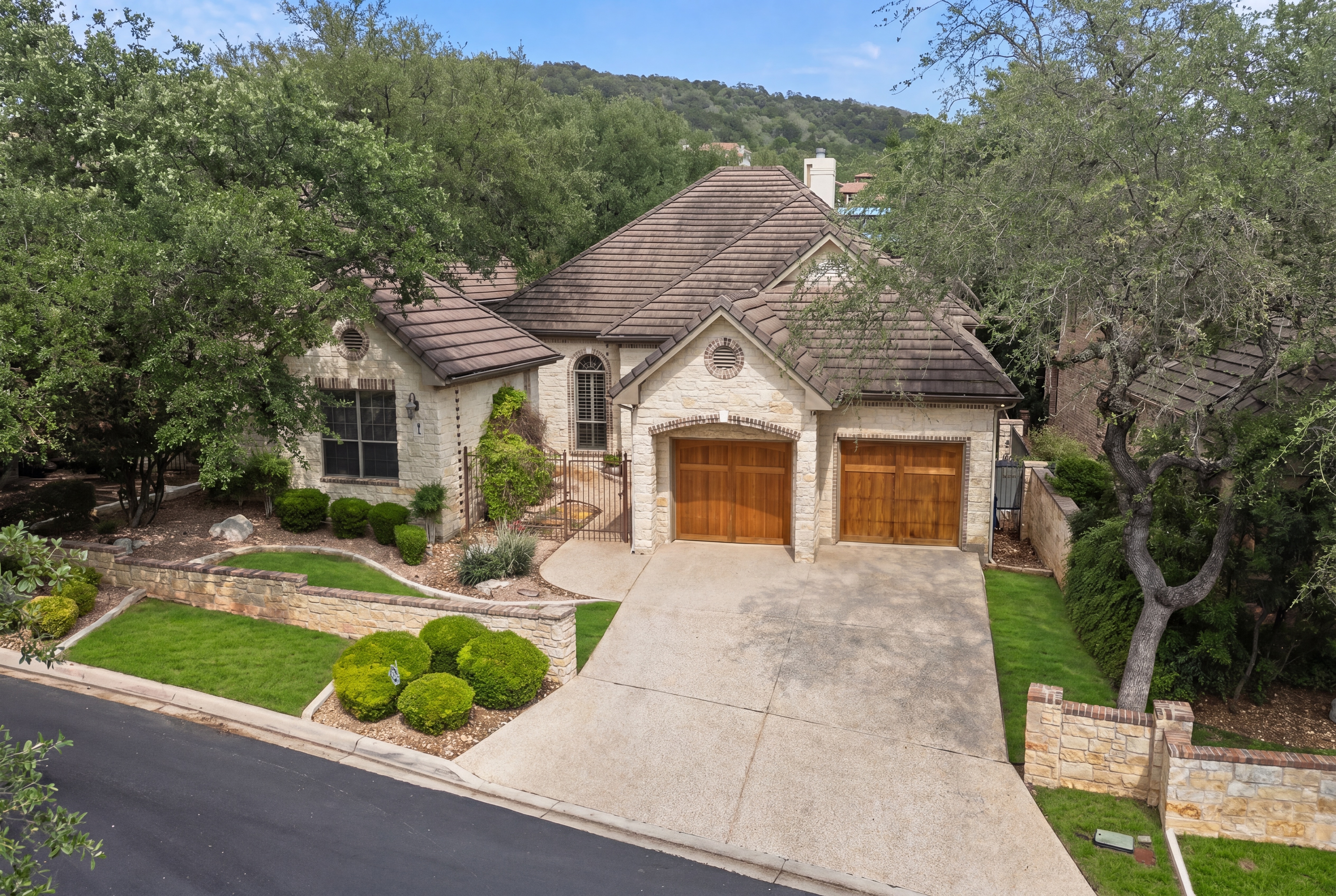  Stunning Single-Story Retreat on Greenbelt - 物件實景