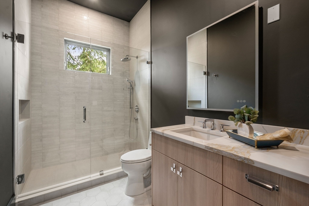 Newton, Massachusetts, 02461, United States, 6 Bedrooms Bedrooms, ,7 BathroomsBathrooms,Residential,For Sale,1882798