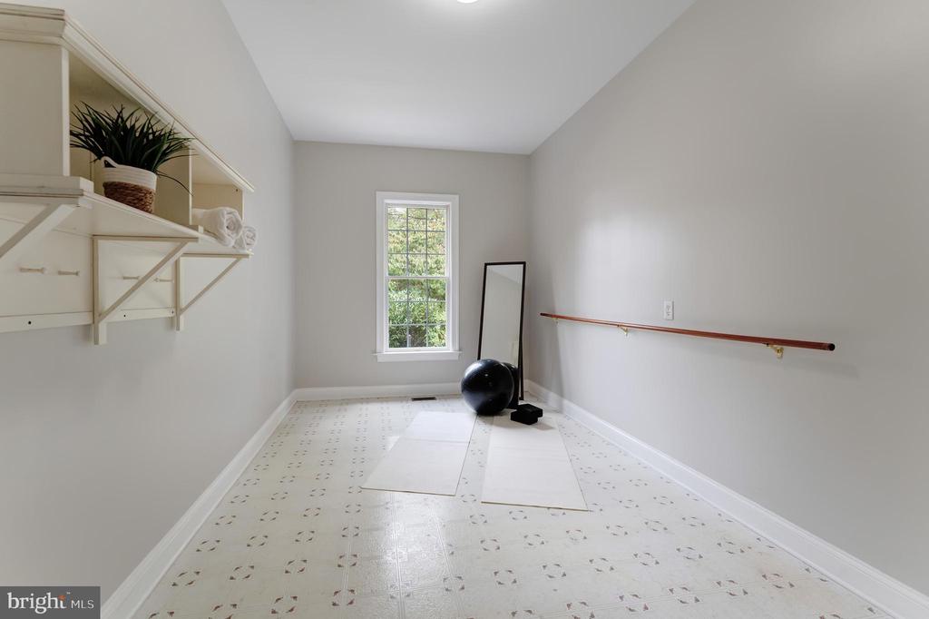 Fairfax, Virginia, 22033, United States, 6 Bedrooms Bedrooms, ,6 BathroomsBathrooms,Residential,For Sale,1973786