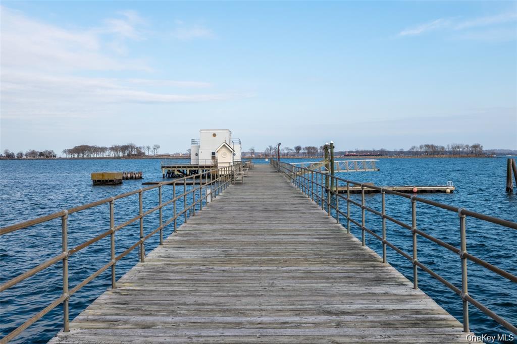 Bronx, New York, 10464, United States, 2 Bedrooms Bedrooms, ,2 BathroomsBathrooms,Residential,For Sale,1981107