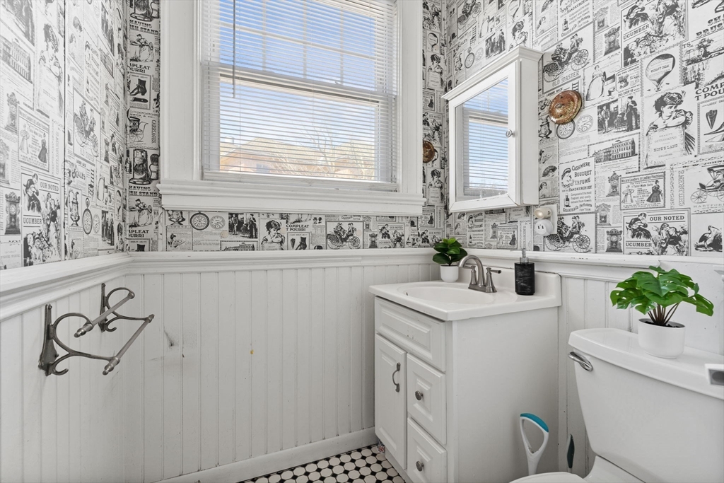 Worcester, Massachusetts, 01610, United States, 17 Bedrooms Bedrooms, ,4 BathroomsBathrooms,Residential,For Sale,1994220