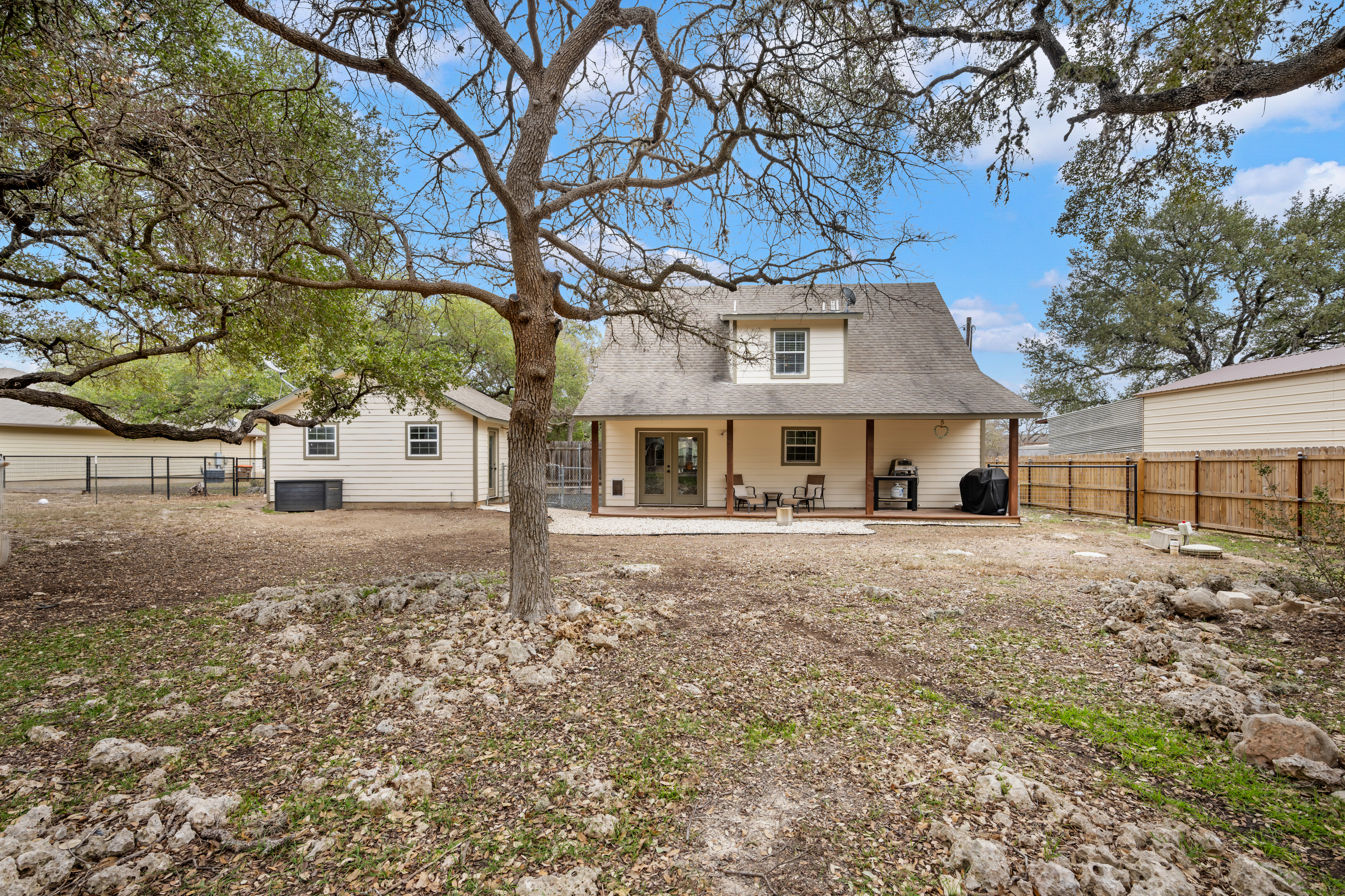  Updated Hill Country Gem with Community Parks and River Access - 物件實景