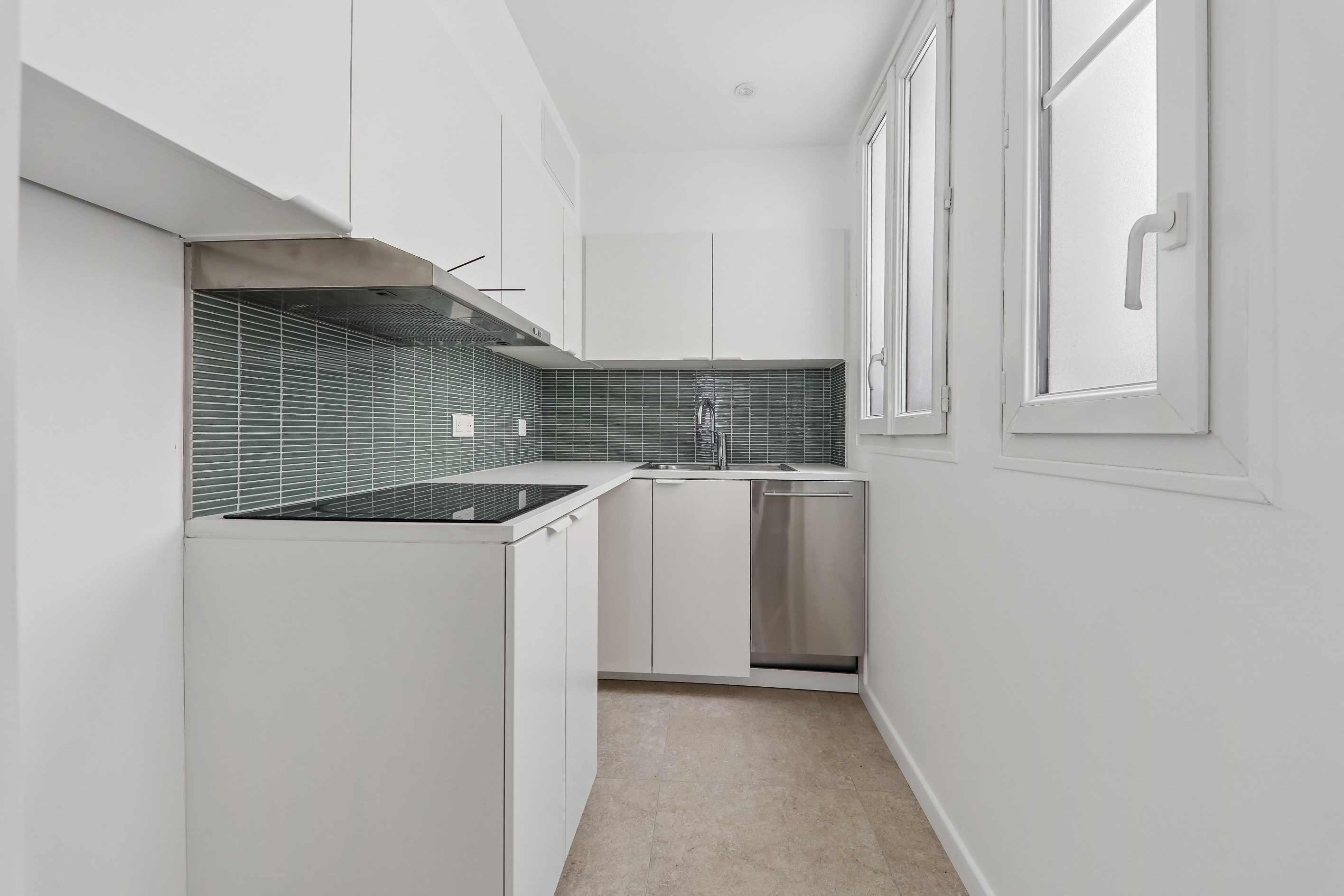  To sell- perfect condition-Place de l