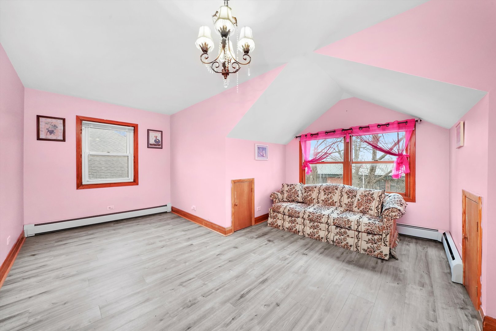 Chicago, Illinois, 60630, United States, 8 Bedrooms Bedrooms, ,3 BathroomsBathrooms,Residential,For Sale,1892523