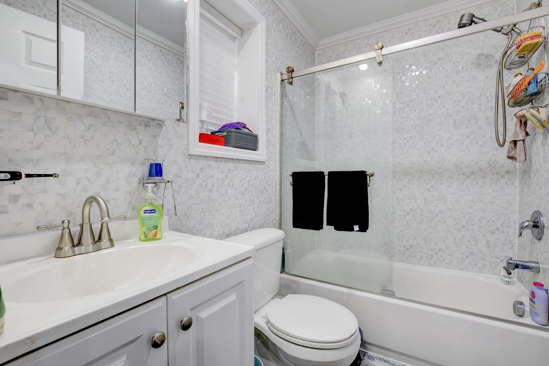 Bayonne, New Jersey, 07002, United States, 7 Bedrooms Bedrooms, ,5 BathroomsBathrooms,Residential,For Sale,1907714