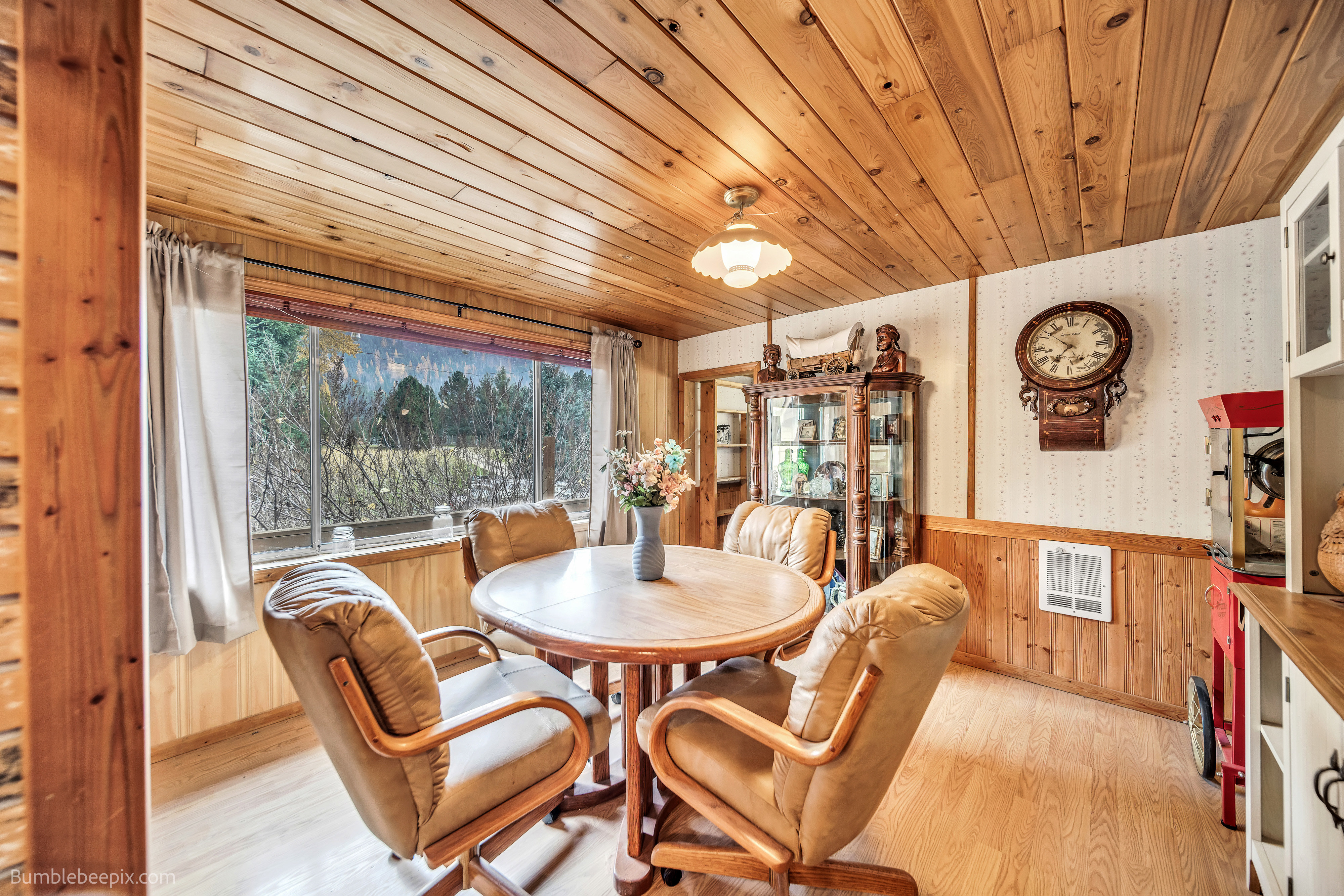 Cusick, Washington, 99119, United States, 4 Bedrooms Bedrooms, ,1 BathroomBathrooms,Residential,For Sale,1988641