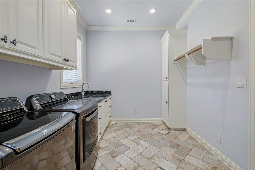 Bryan, Texas, 77802, United States, 4 Bedrooms Bedrooms, ,6 BathroomsBathrooms,Residential,For Sale,1986071