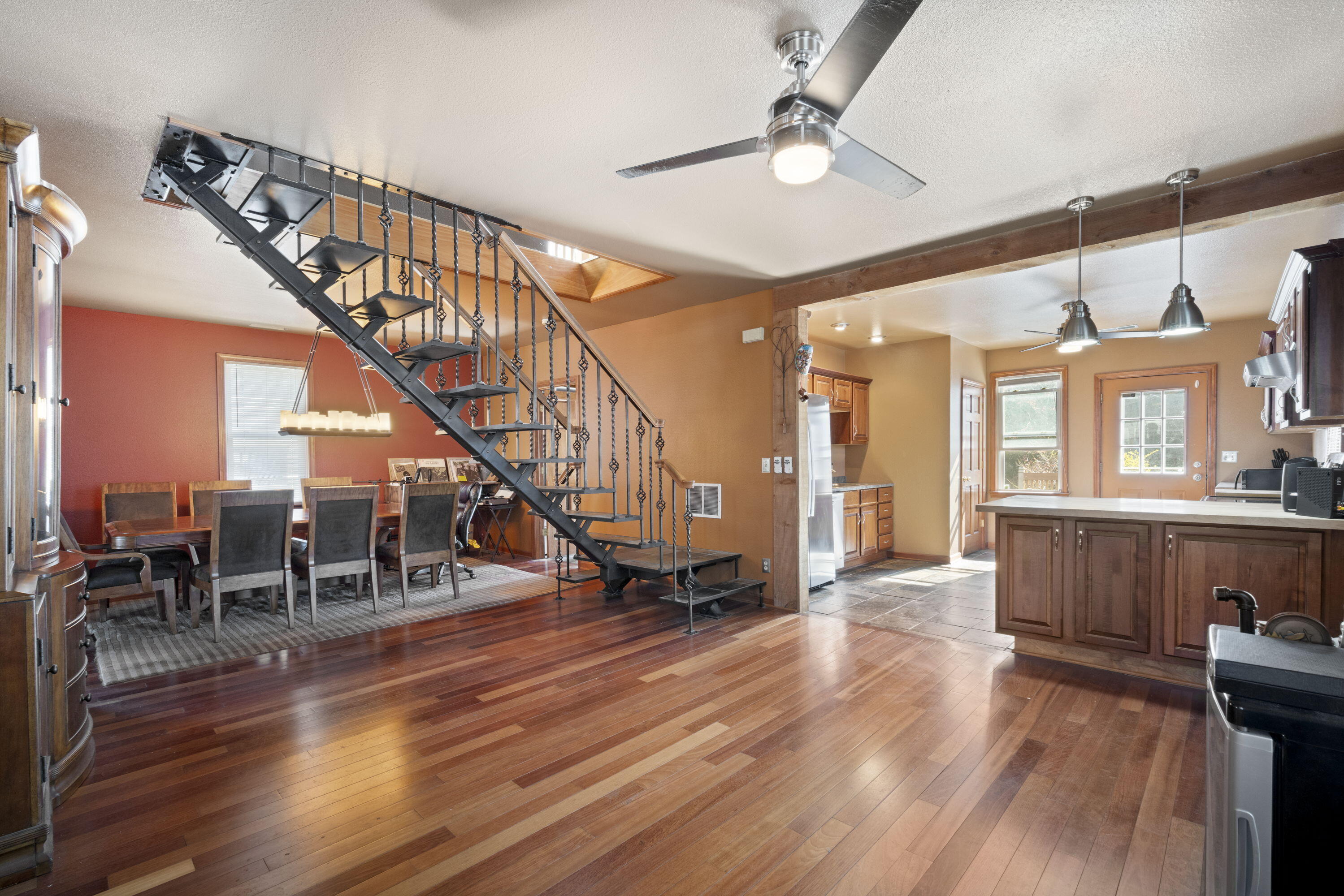Milwaukee, Wisconsin, 53202, United States, 3 Bedrooms Bedrooms, ,3 BathroomsBathrooms,Residential,For Sale,1916050