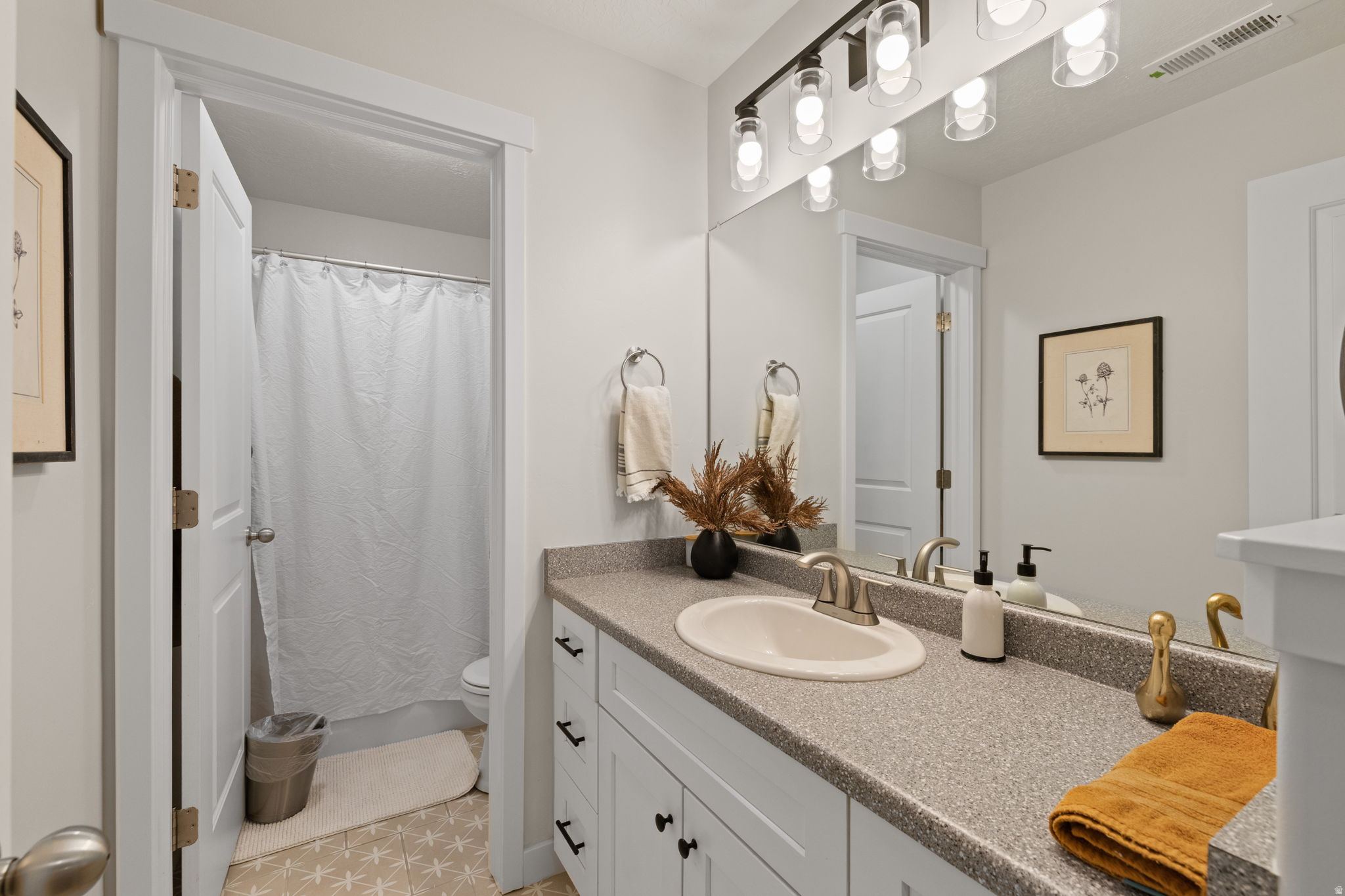 Eagle Mountain, Utah, 84005, United States, 5 Bedrooms Bedrooms, ,4 BathroomsBathrooms,Residential,For Sale,2003166