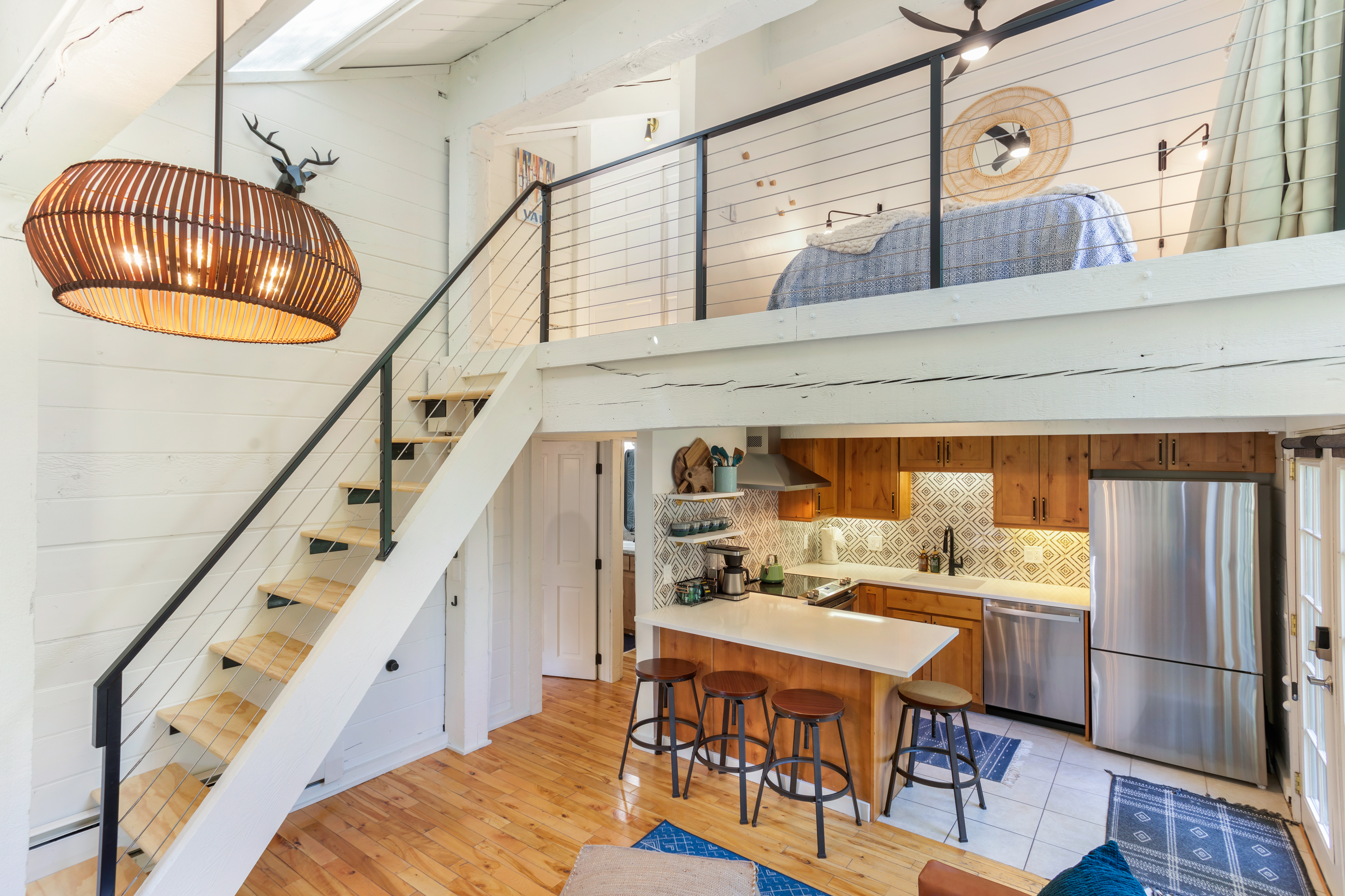  Inviting Top-floor End-unit Residence with Abundant Natural Light - 物件實景