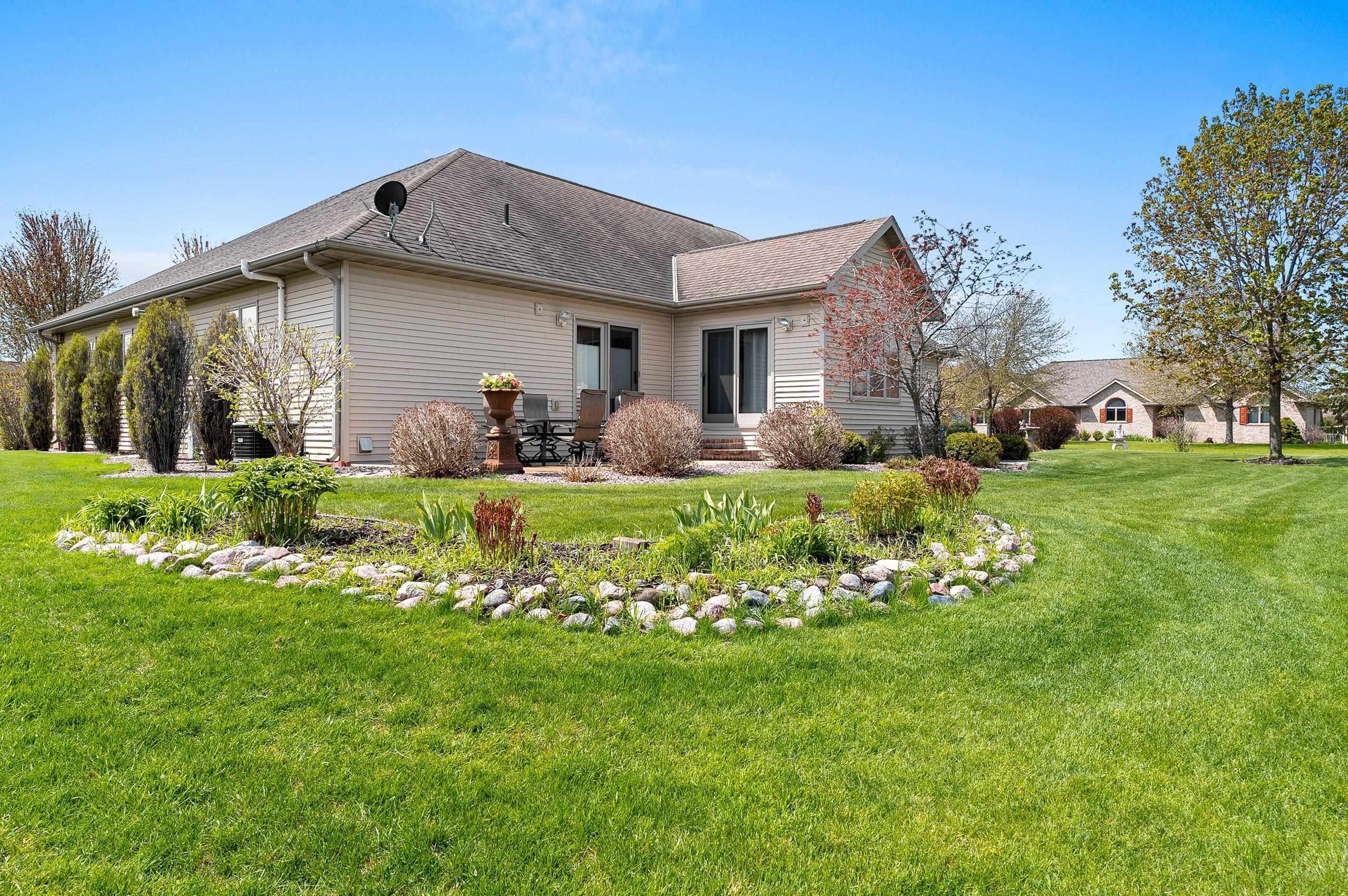 DE PERE, Wisconsin, 54115, United States, 3 Bedrooms Bedrooms, ,4 BathroomsBathrooms,Residential,For Sale,2048400